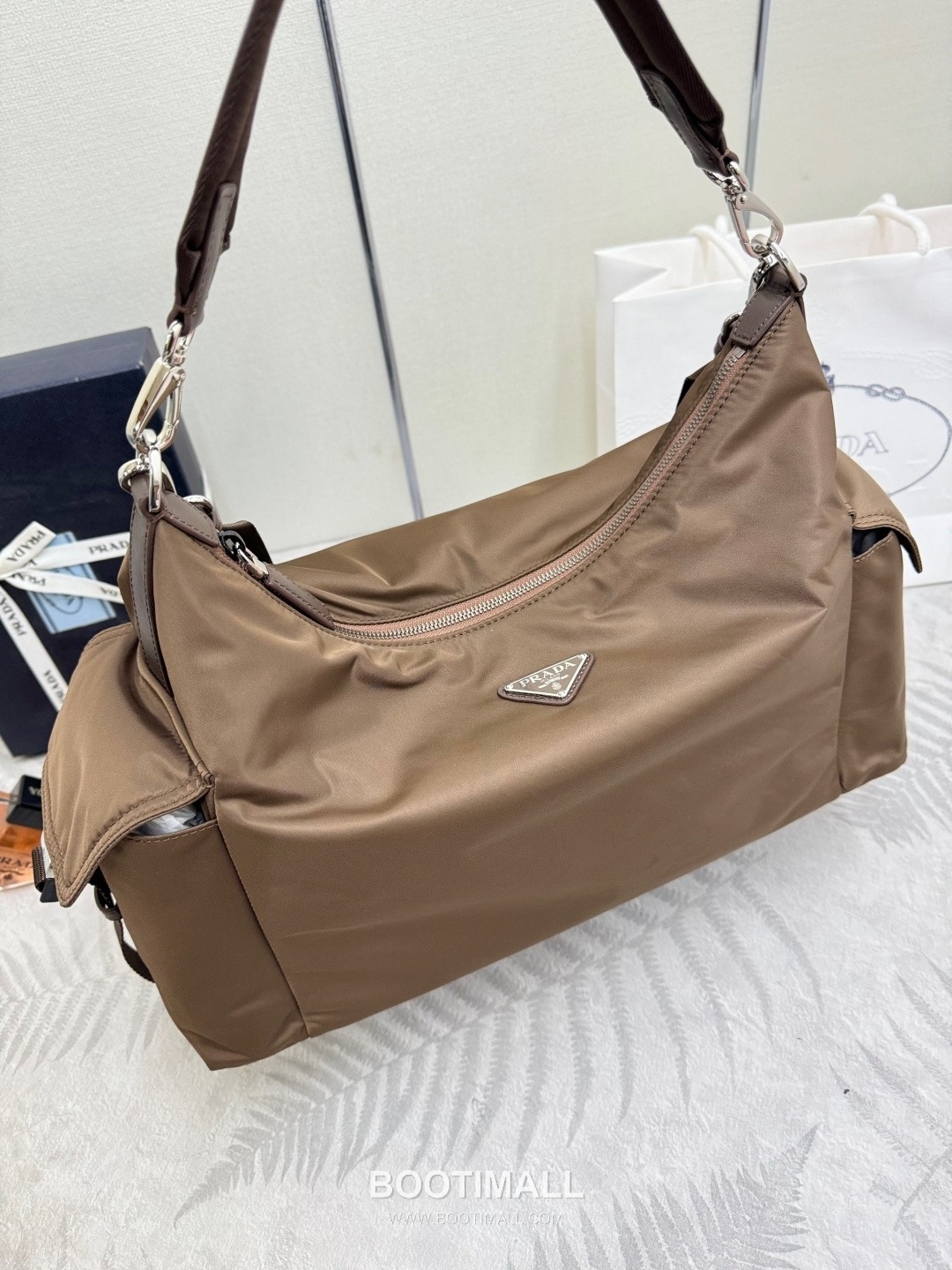 Prada Re-Nylon Calfskin Hobo Bag with Multi Pocket Strap Detail 프라다 리나일론 카프스킨 호보백 멀티포켓 스트랩 2VH204 43cm 5