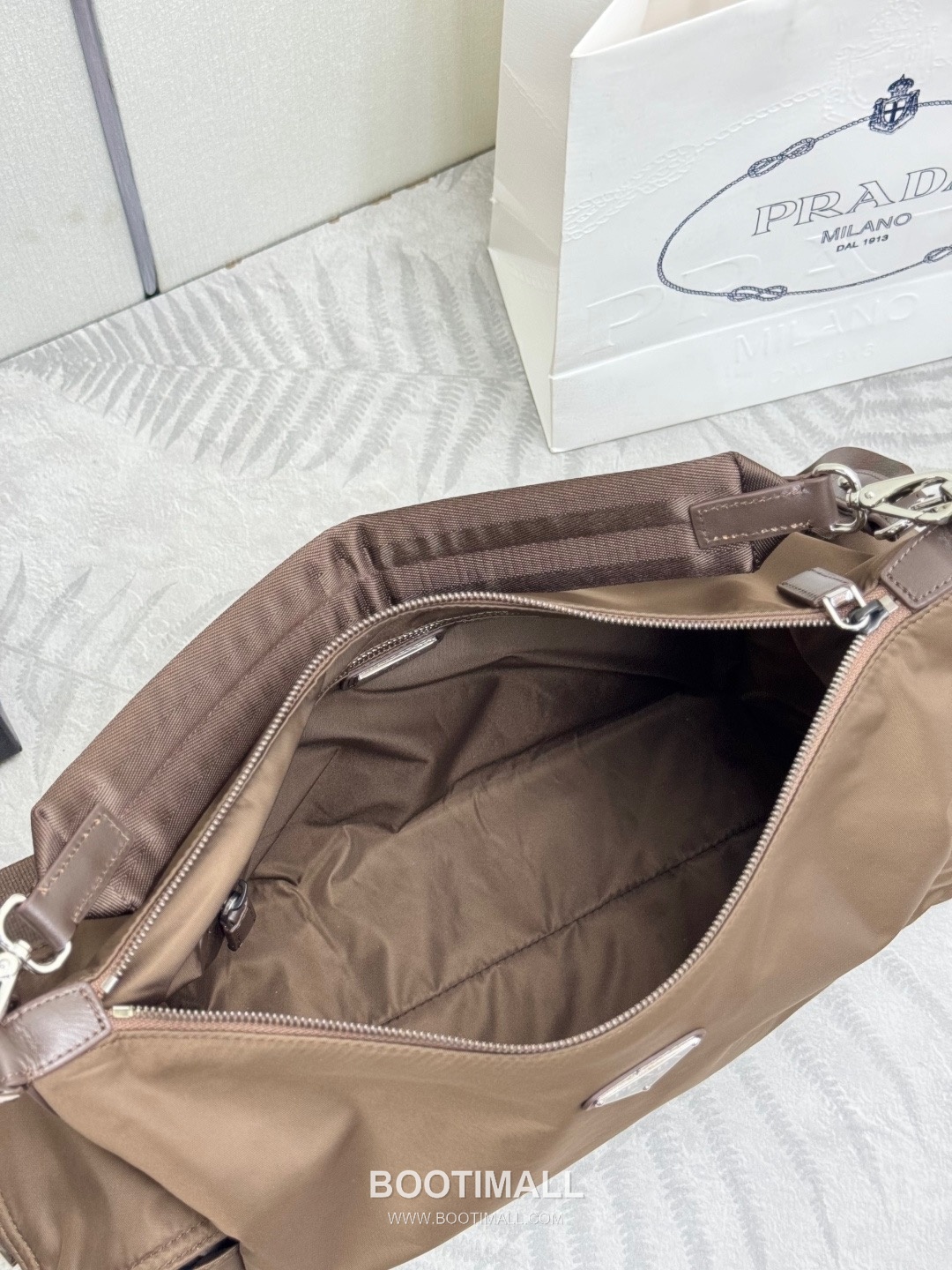 Prada Re-Nylon Calfskin Hobo Bag with Multi Pocket Strap Detail 프라다 리나일론 카프스킨 호보백 멀티포켓 스트랩 2VH204 43cm 8