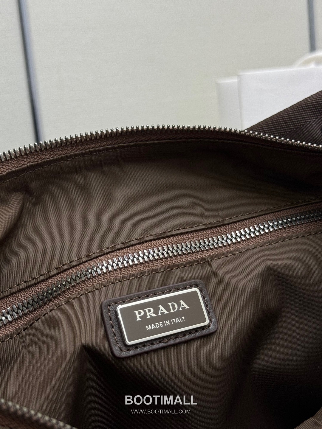 Prada Re-Nylon Calfskin Hobo Bag with Multi Pocket Strap Detail 프라다 리나일론 카프스킨 호보백 멀티포켓 스트랩 2VH204 43cm 9