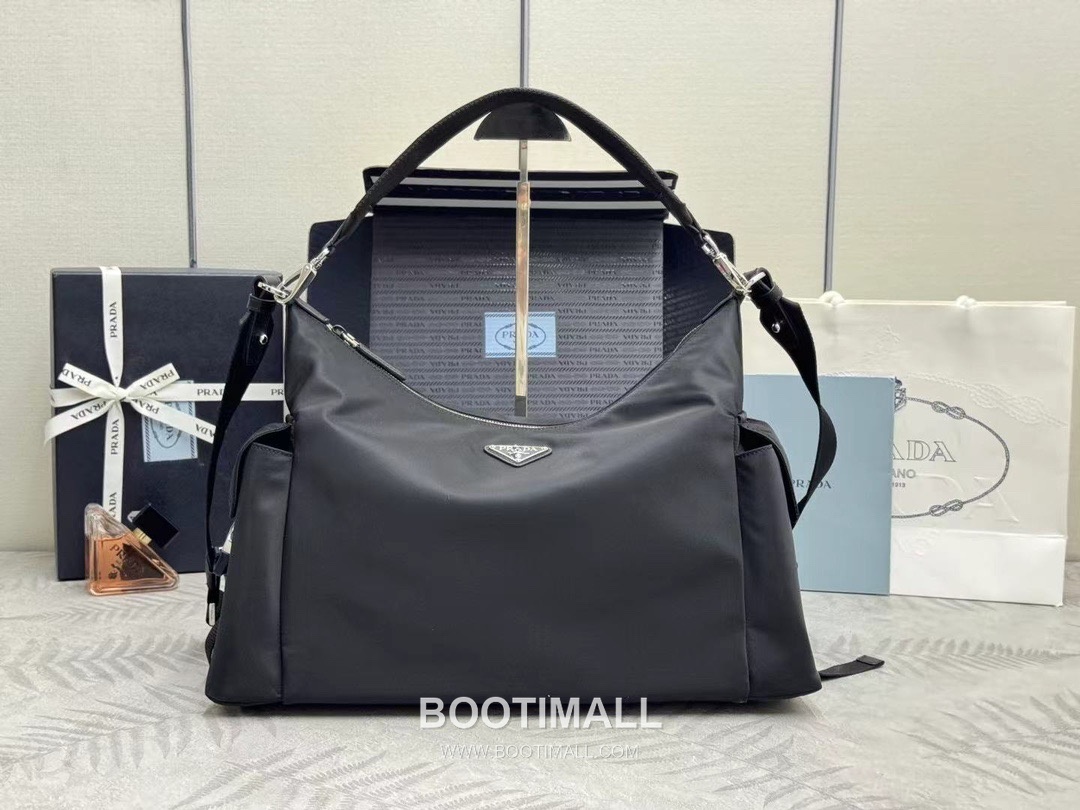 Prada Re-Nylon Calfskin Hobo Bag with Multi Pocket Strap Detail 프라다 리나일론 카프스킨 호보백 멀티포켓 스트랩 2VH204 43cm 1