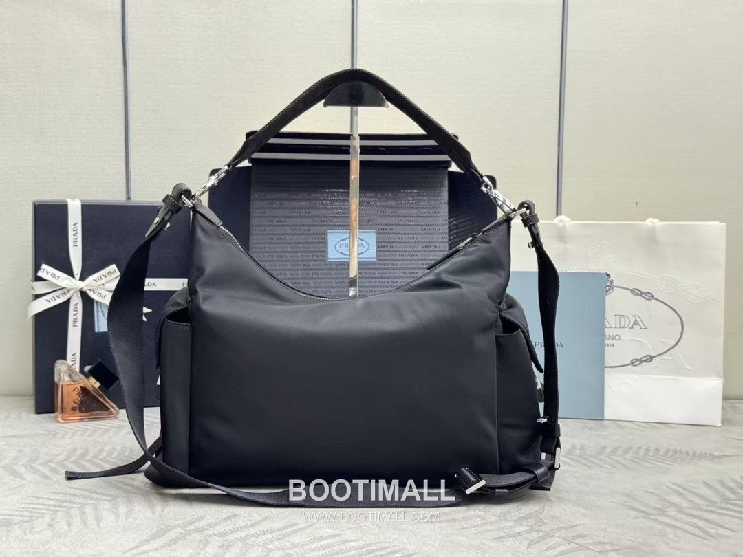 Prada Re-Nylon Calfskin Hobo Bag with Multi Pocket Strap Detail 프라다 리나일론 카프스킨 호보백 멀티포켓 스트랩 2VH204 43cm 2