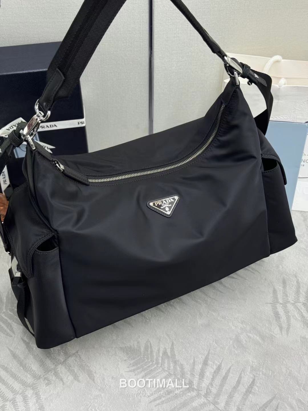Prada Re-Nylon Calfskin Hobo Bag with Multi Pocket Strap Detail 프라다 리나일론 카프스킨 호보백 멀티포켓 스트랩 2VH204 43cm 3