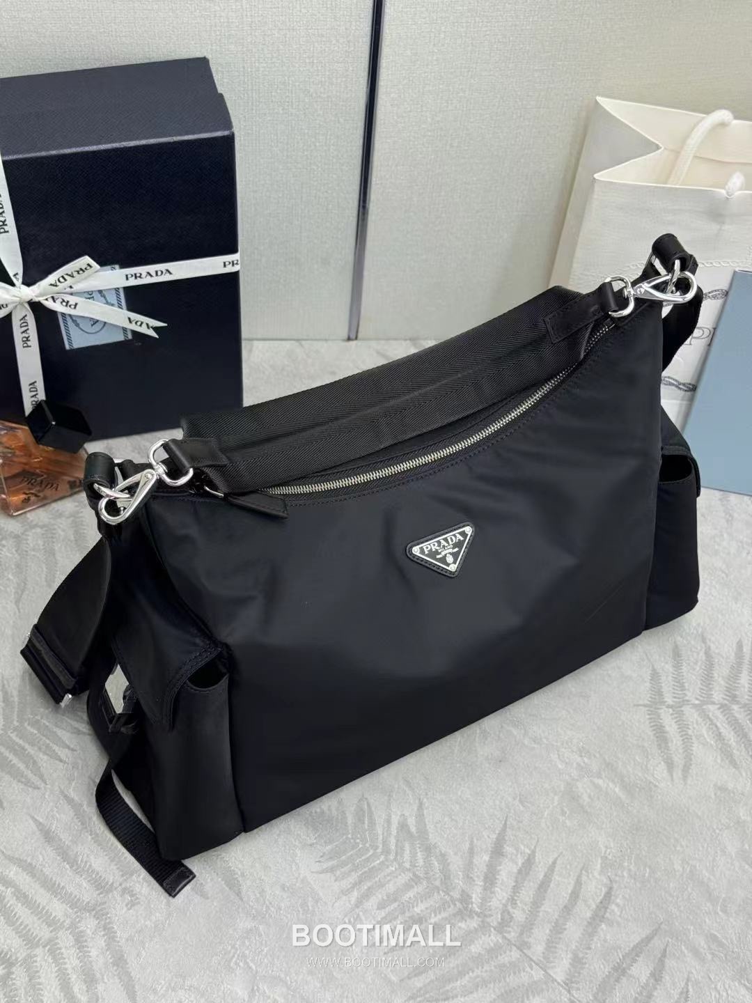Prada Re-Nylon Calfskin Hobo Bag with Multi Pocket Strap Detail 프라다 리나일론 카프스킨 호보백 멀티포켓 스트랩 2VH204 43cm 4