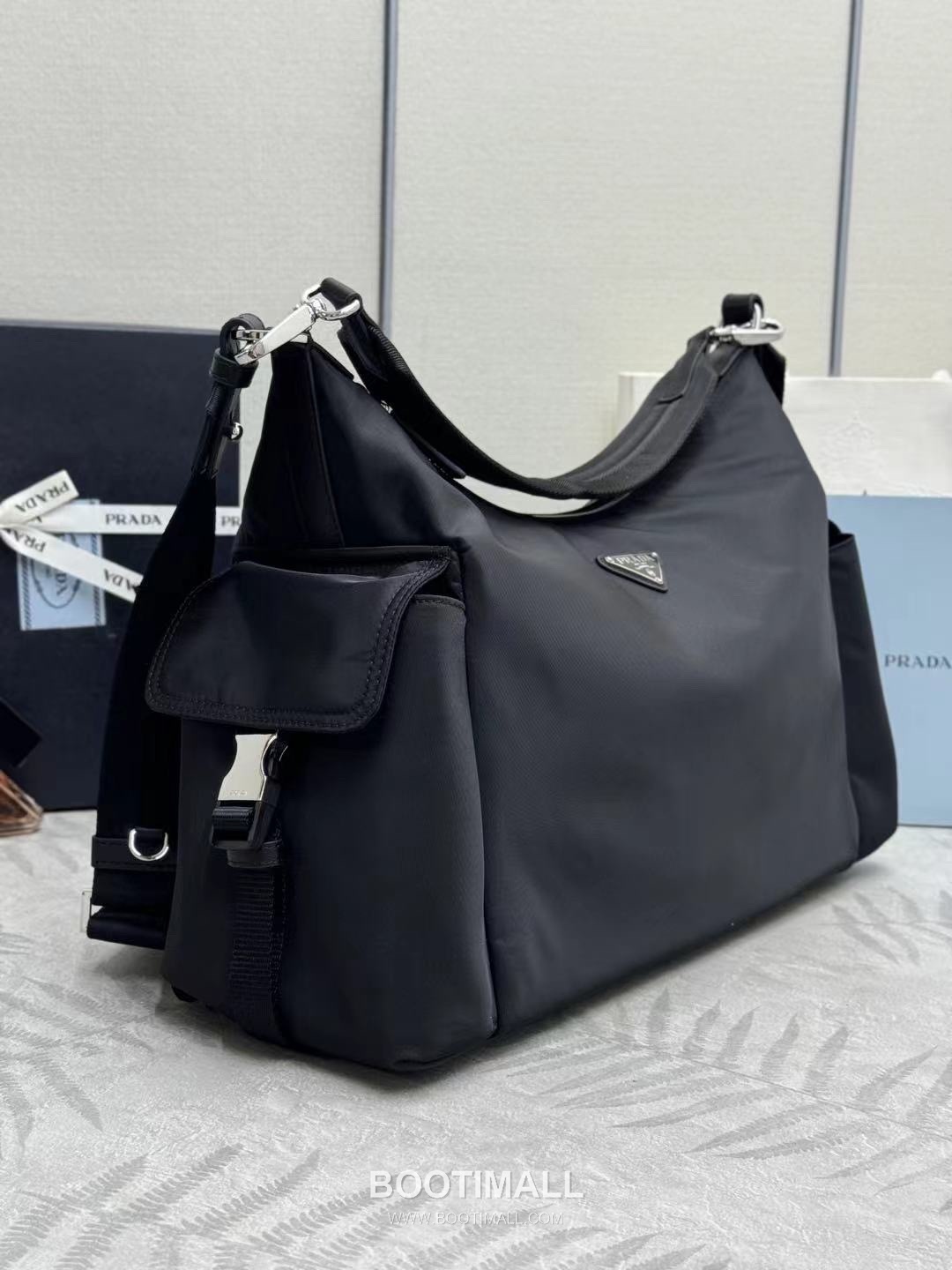 Prada Re-Nylon Calfskin Hobo Bag with Multi Pocket Strap Detail 프라다 리나일론 카프스킨 호보백 멀티포켓 스트랩 2VH204 43cm 5