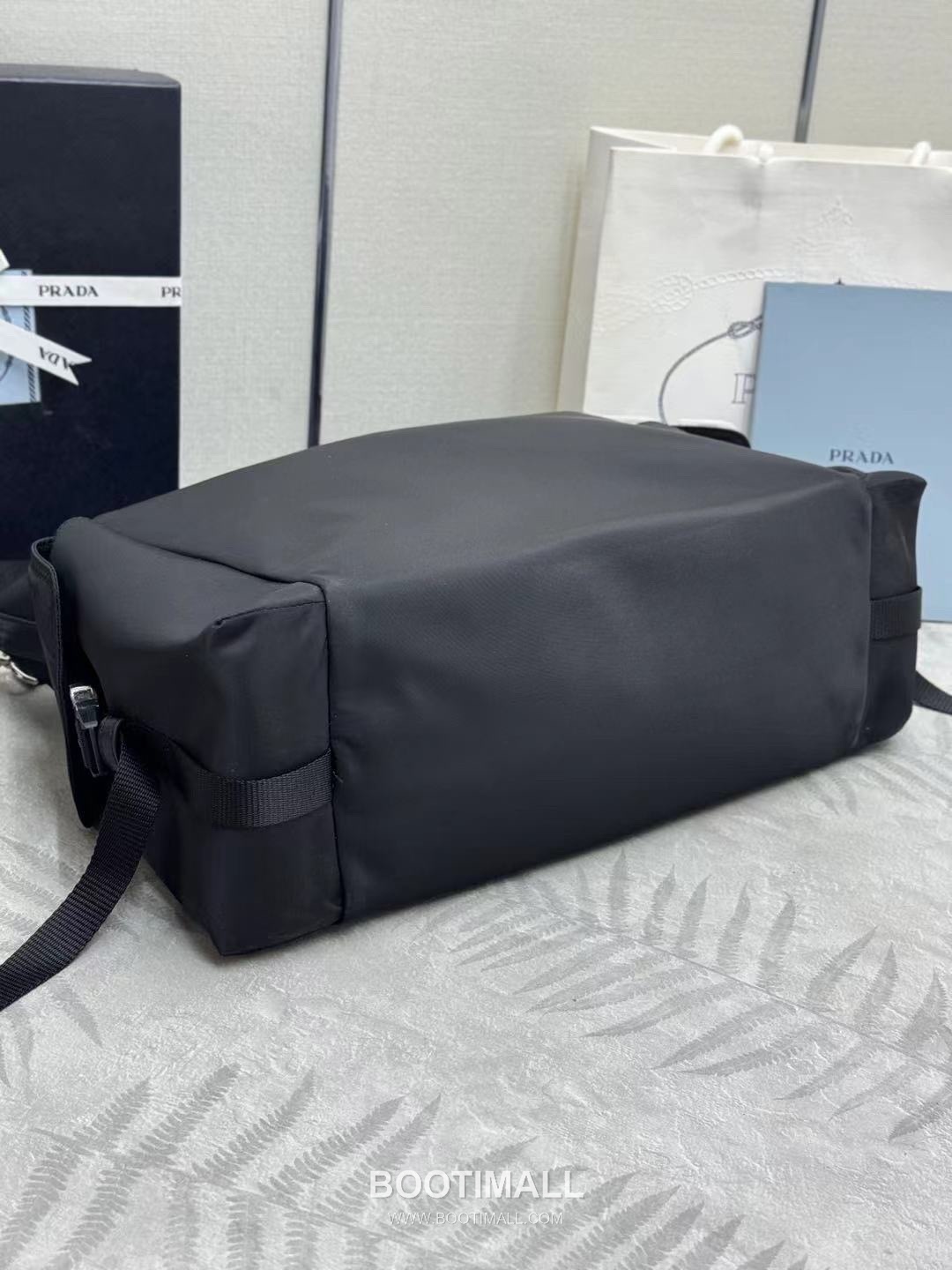 Prada Re-Nylon Calfskin Hobo Bag with Multi Pocket Strap Detail 프라다 리나일론 카프스킨 호보백 멀티포켓 스트랩 2VH204 43cm 6