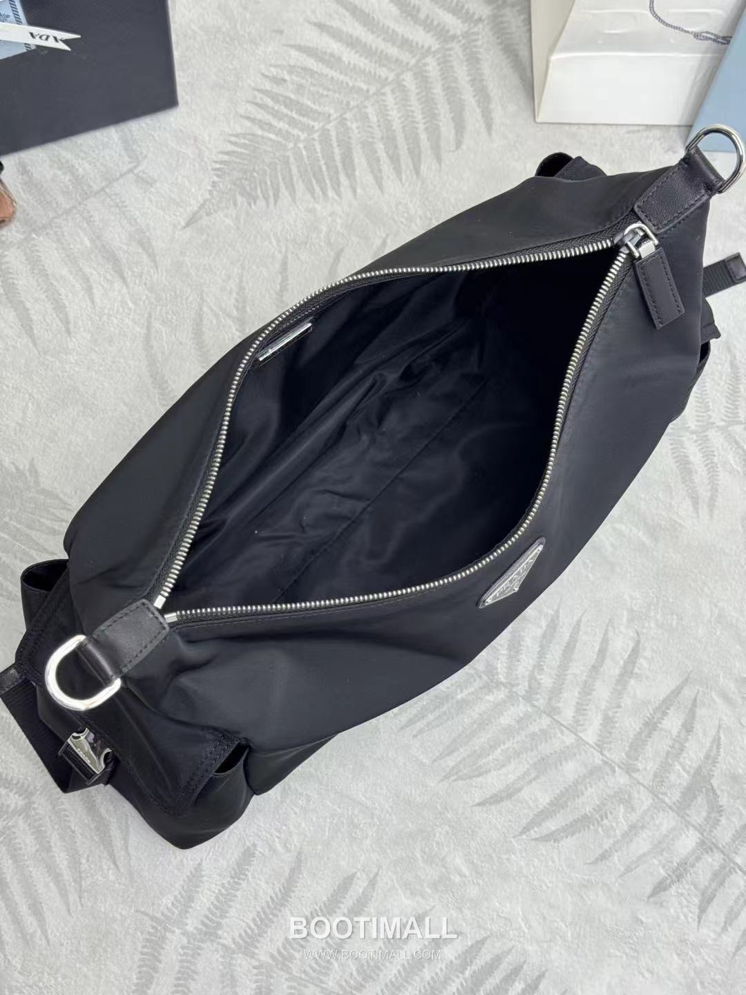 Prada Re-Nylon Calfskin Hobo Bag with Multi Pocket Strap Detail 프라다 리나일론 카프스킨 호보백 멀티포켓 스트랩 2VH204 43cm 7