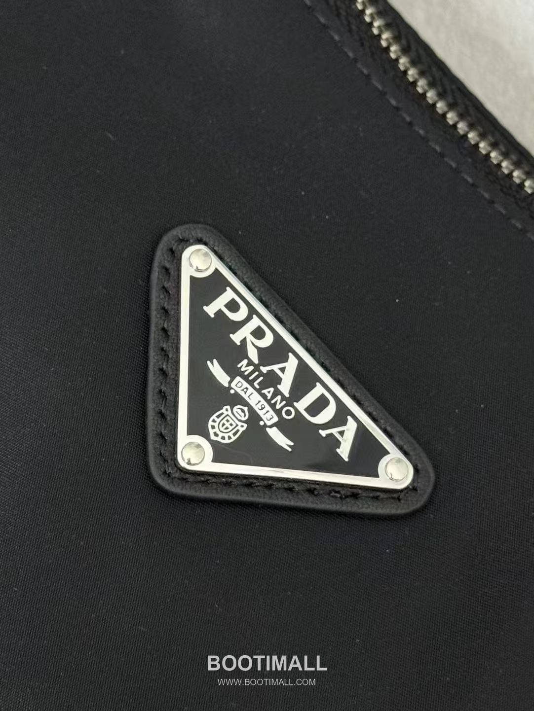 Prada Re-Nylon Calfskin Hobo Bag with Multi Pocket Strap Detail 프라다 리나일론 카프스킨 호보백 멀티포켓 스트랩 2VH204 43cm 8