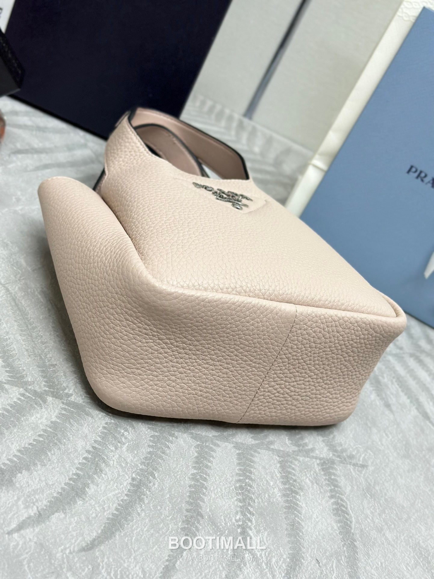 Prada Mini Deer Grain Calfskin Bucket Bag with Gold Hardware Detail 프라다 미니 디어그레인 카프스킨 버킷백 금속디테일 1BA349 18cm 5