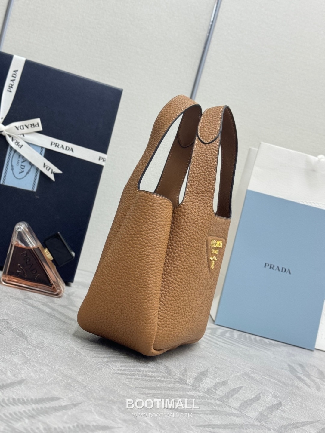 Prada Mini Deer Grain Calfskin Bucket Bag with Gold Hardware Detail 프라다 미니 디어그레인 카프스킨 버킷백 금속디테일 1BA349 18cm 3