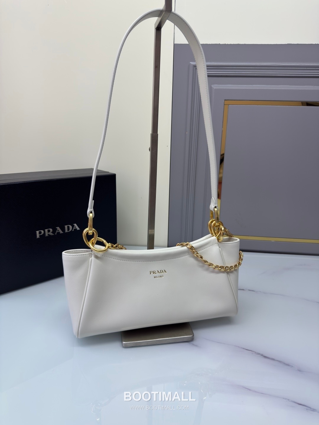 Prada Calfskin Chain Strap Shoulder Bag with Logo Zip Pocket Detail 프라다 카프스킨 체인스트랩 숄더백 로고지퍼포켓 1BC261 28cm 3
