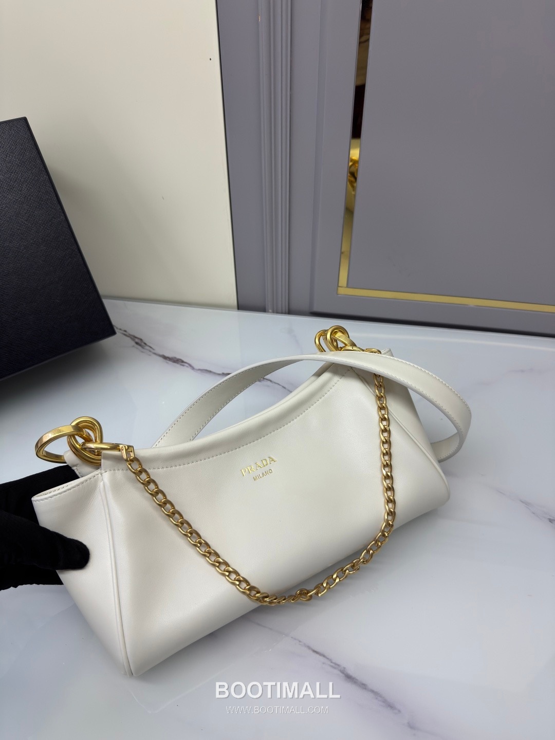Prada Calfskin Chain Strap Shoulder Bag with Logo Zip Pocket Detail 프라다 카프스킨 체인스트랩 숄더백 로고지퍼포켓 1BC261 28cm 4