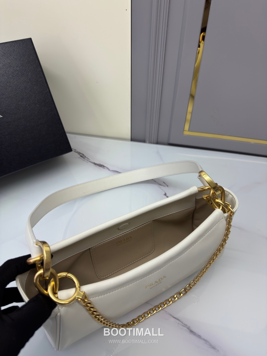 Prada Calfskin Chain Strap Shoulder Bag with Logo Zip Pocket Detail 프라다 카프스킨 체인스트랩 숄더백 로고지퍼포켓 1BC261 28cm 7