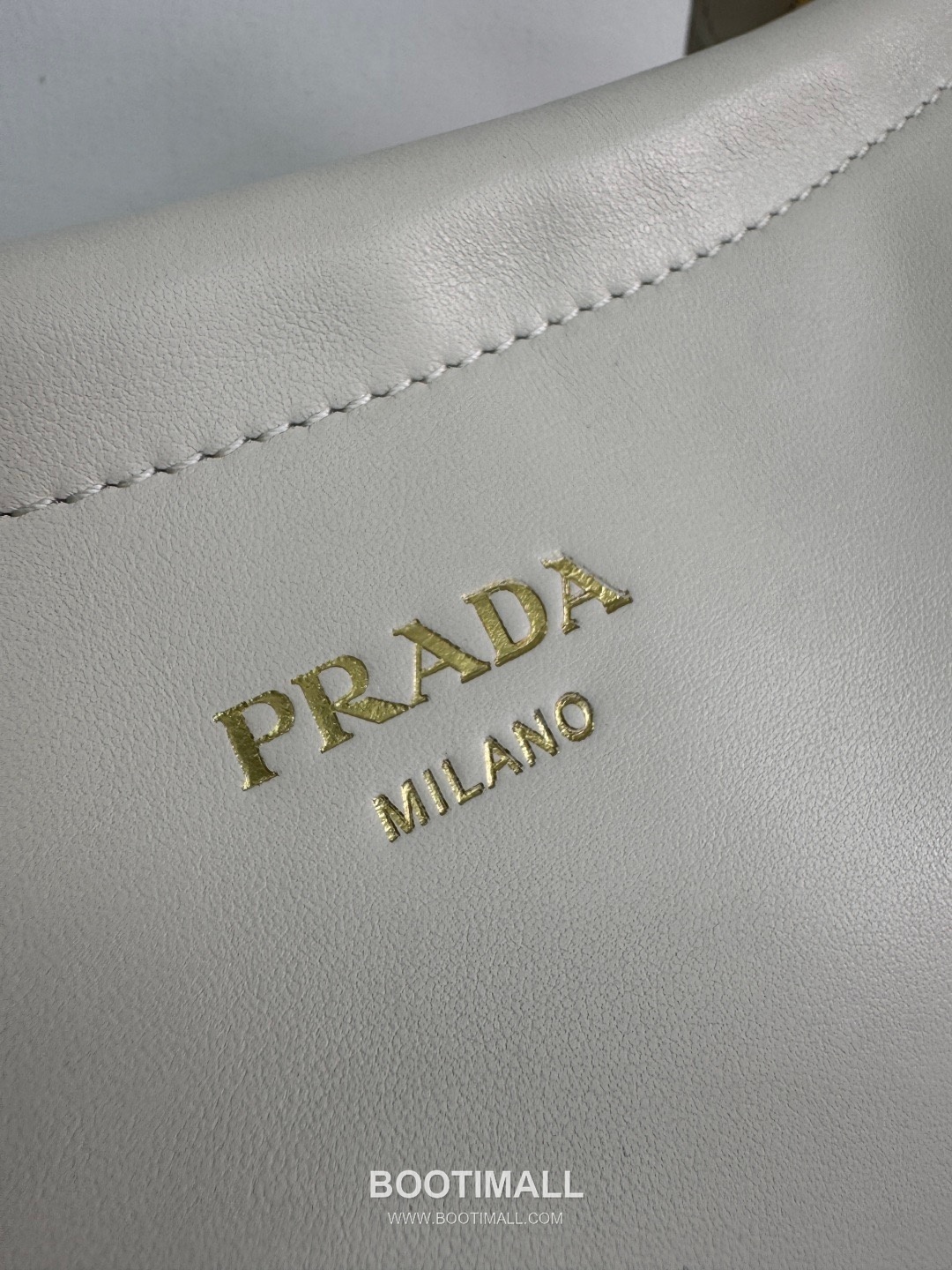 Prada Calfskin Chain Strap Shoulder Bag with Logo Zip Pocket Detail 프라다 카프스킨 체인스트랩 숄더백 로고지퍼포켓 1BC261 28cm 9