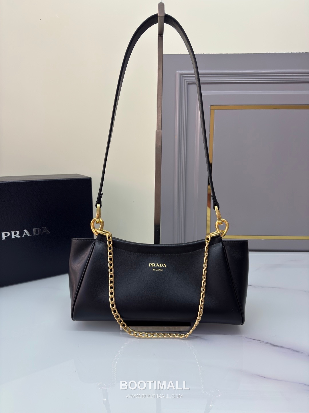 Prada Calfskin Chain Strap Shoulder Bag with Logo Zip Pocket Detail 프라다 카프스킨 체인스트랩 숄더백 로고지퍼포켓 1BC261 28cm 1