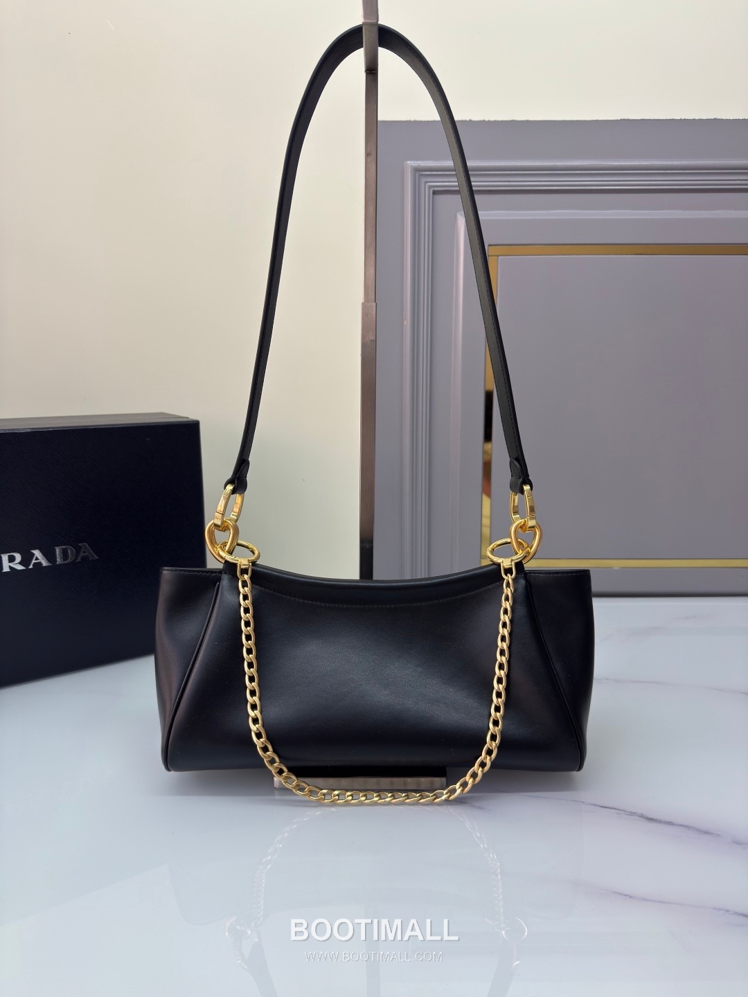 Prada Calfskin Chain Strap Shoulder Bag with Logo Zip Pocket Detail 프라다 카프스킨 체인스트랩 숄더백 로고지퍼포켓 1BC261 28cm 2