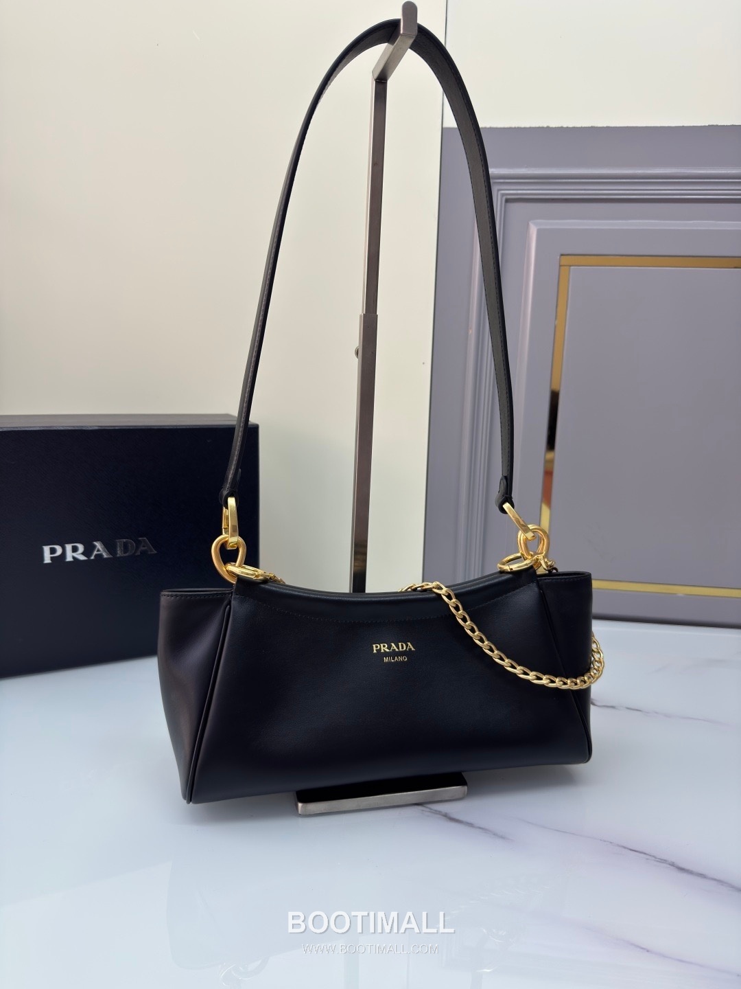 Prada Calfskin Chain Strap Shoulder Bag with Logo Zip Pocket Detail 프라다 카프스킨 체인스트랩 숄더백 로고지퍼포켓 1BC261 28cm 3