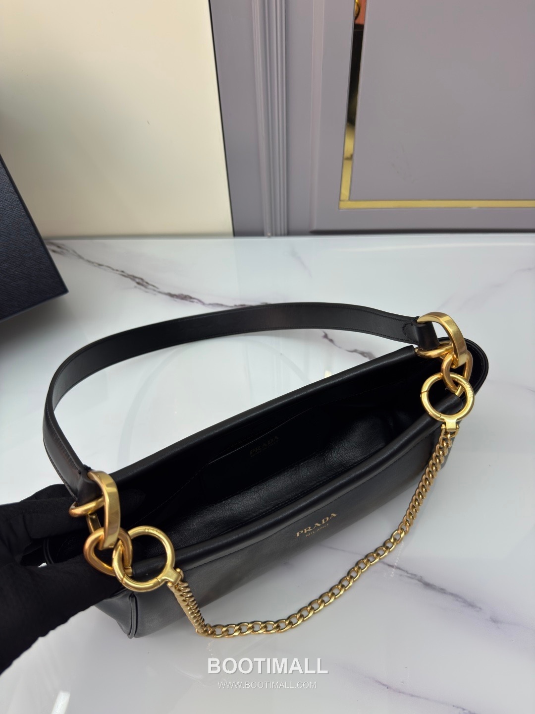 Prada Calfskin Chain Strap Shoulder Bag with Logo Zip Pocket Detail 프라다 카프스킨 체인스트랩 숄더백 로고지퍼포켓 1BC261 28cm 8