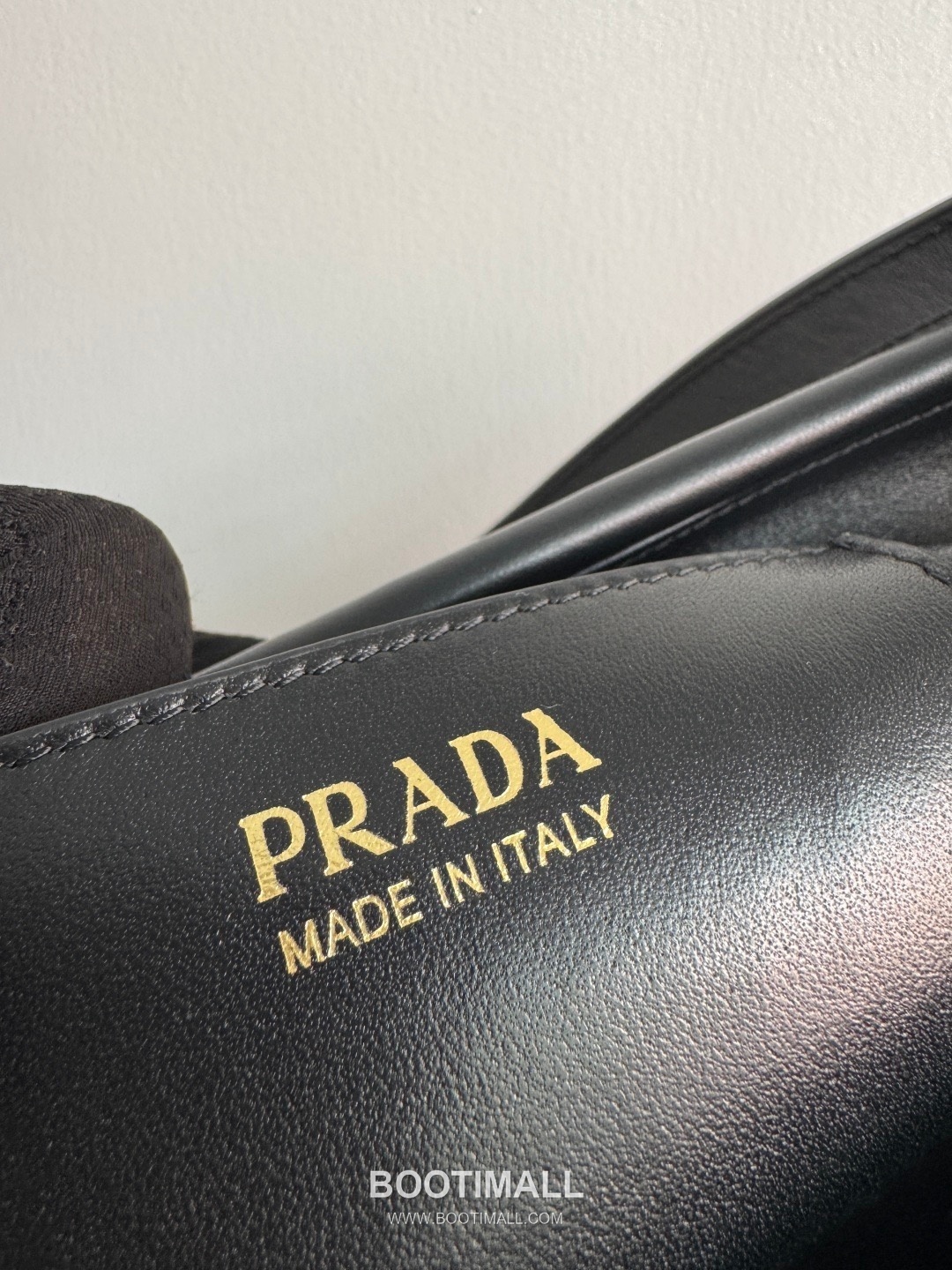 Prada Calfskin Chain Strap Shoulder Bag with Logo Zip Pocket Detail 프라다 카프스킨 체인스트랩 숄더백 로고지퍼포켓 1BC261 28cm 9