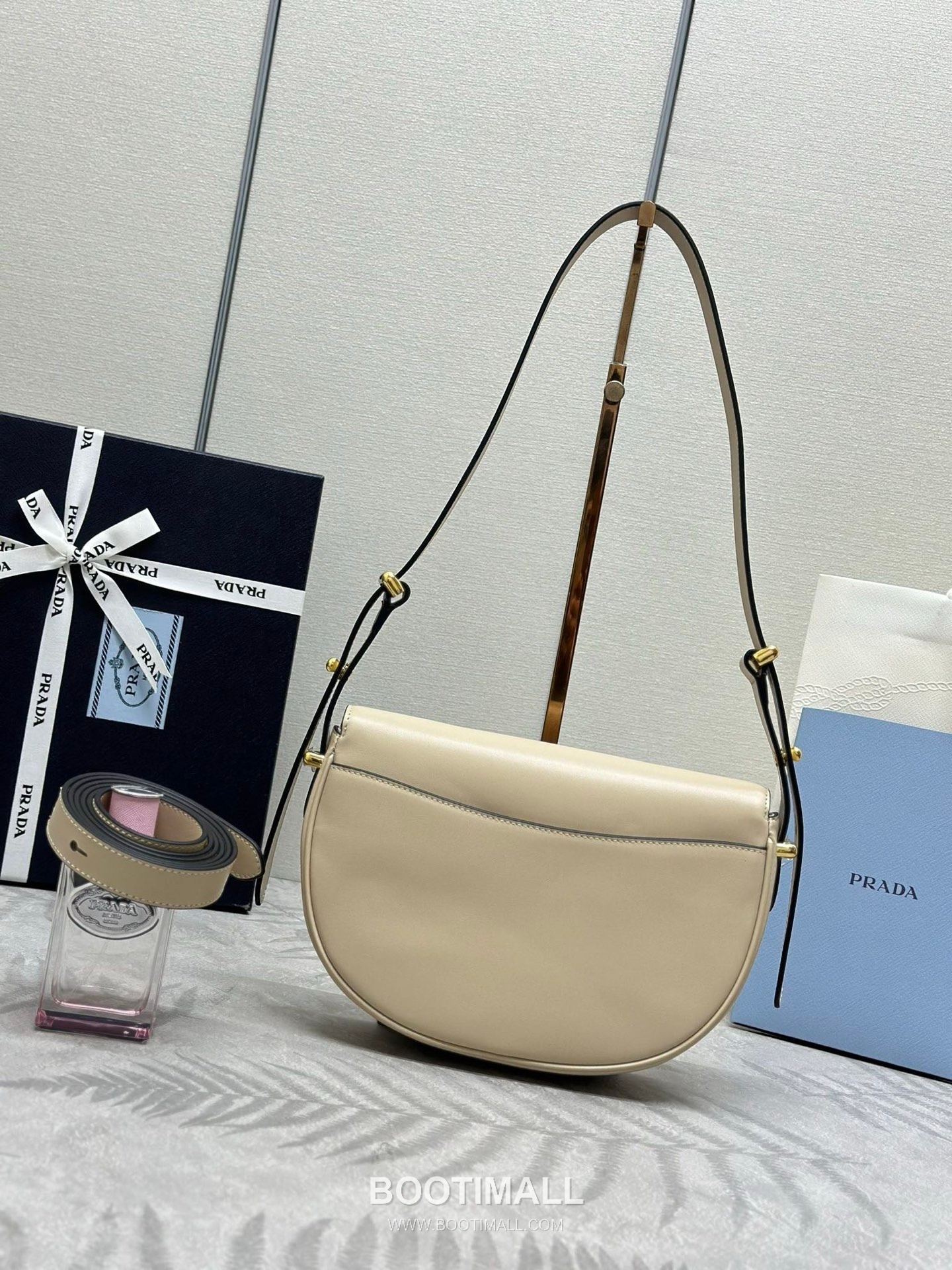Prada Moon Calfskin Hobo Shoulder Bag with Dual Strap Detail 프라다 문 카프스킨 호보 숄더백 듀얼스트랩 1BD365 22cm 2