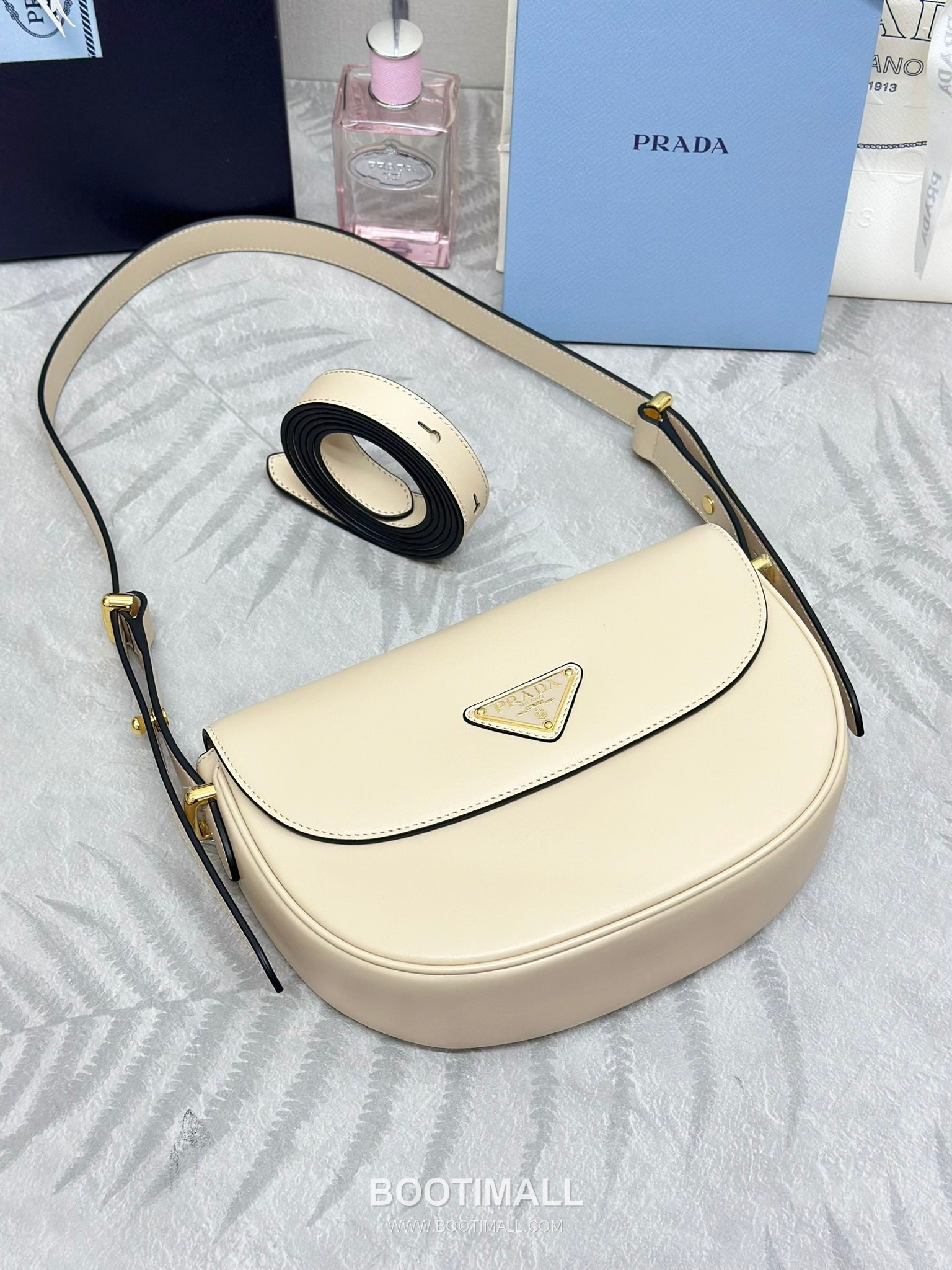 Prada Moon Calfskin Hobo Shoulder Bag with Dual Strap Detail 프라다 문 카프스킨 호보 숄더백 듀얼스트랩 1BD365 22cm 3