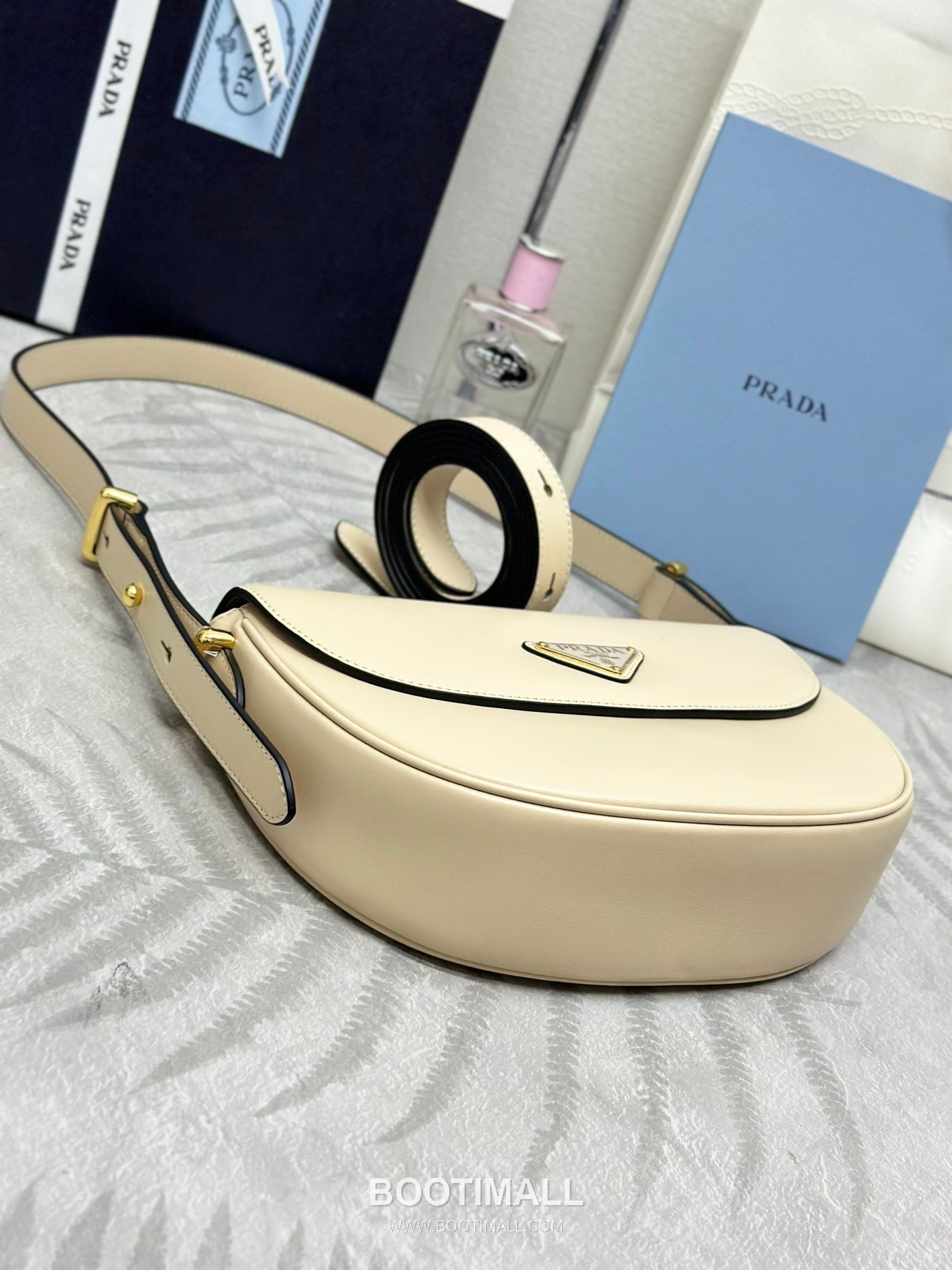 Prada Moon Calfskin Hobo Shoulder Bag with Dual Strap Detail 프라다 문 카프스킨 호보 숄더백 듀얼스트랩 1BD365 22cm 4