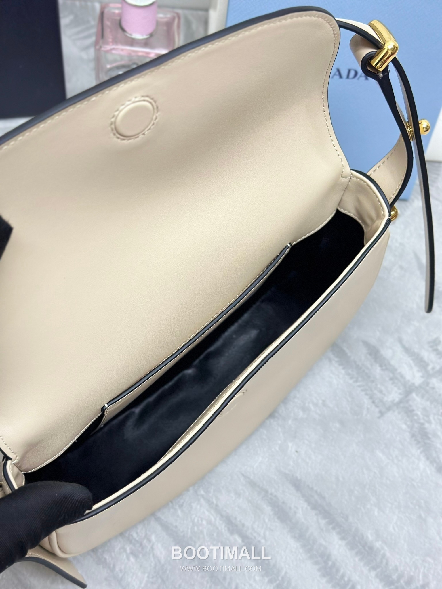 Prada Moon Calfskin Hobo Shoulder Bag with Dual Strap Detail 프라다 문 카프스킨 호보 숄더백 듀얼스트랩 1BD365 22cm 6
