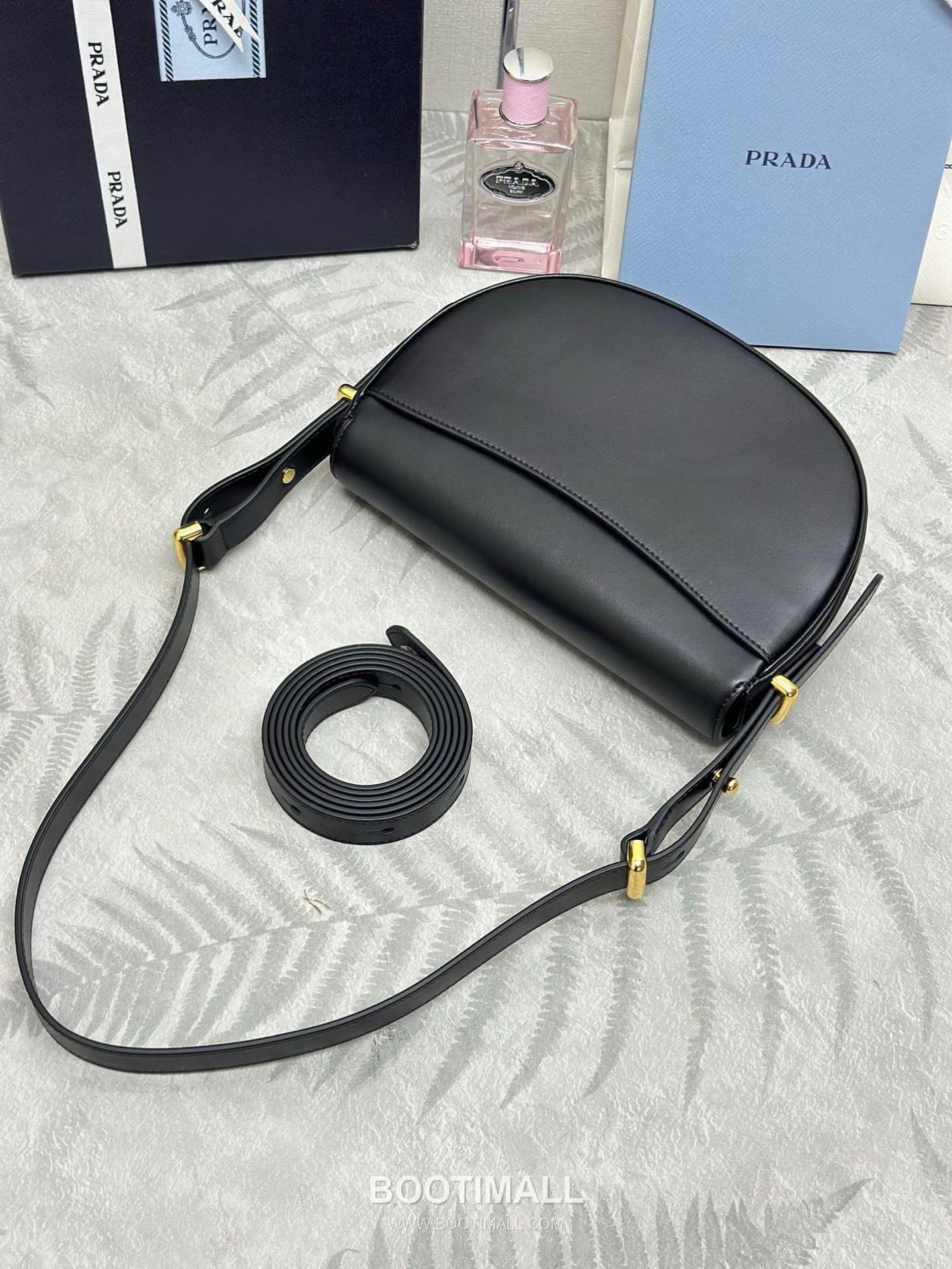 Prada Moon Calfskin Hobo Shoulder Bag with Dual Strap Detail 프라다 문 카프스킨 호보 숄더백 듀얼스트랩 1BD365 22cm 4