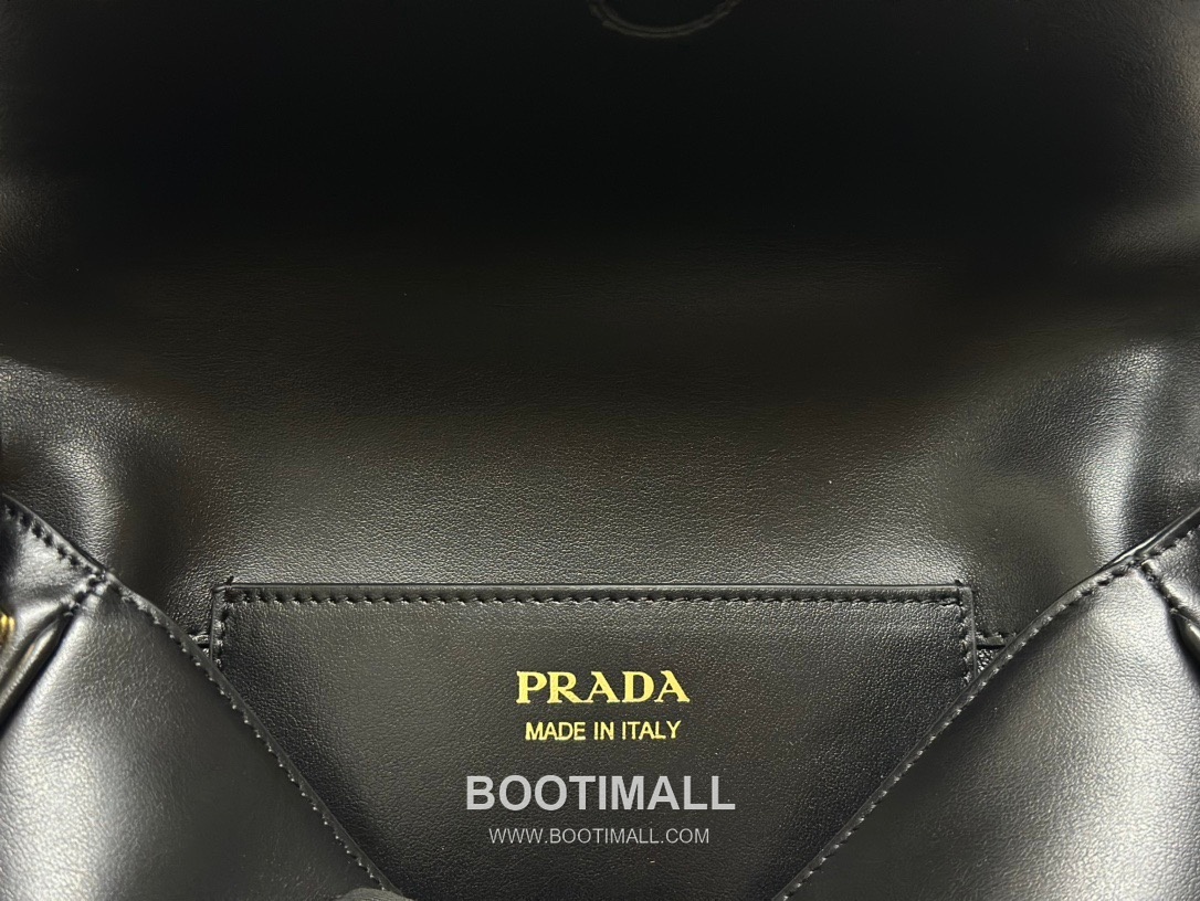 Prada Moon Calfskin Hobo Shoulder Bag with Dual Strap Detail 프라다 문 카프스킨 호보 숄더백 듀얼스트랩 1BD365 22cm 8