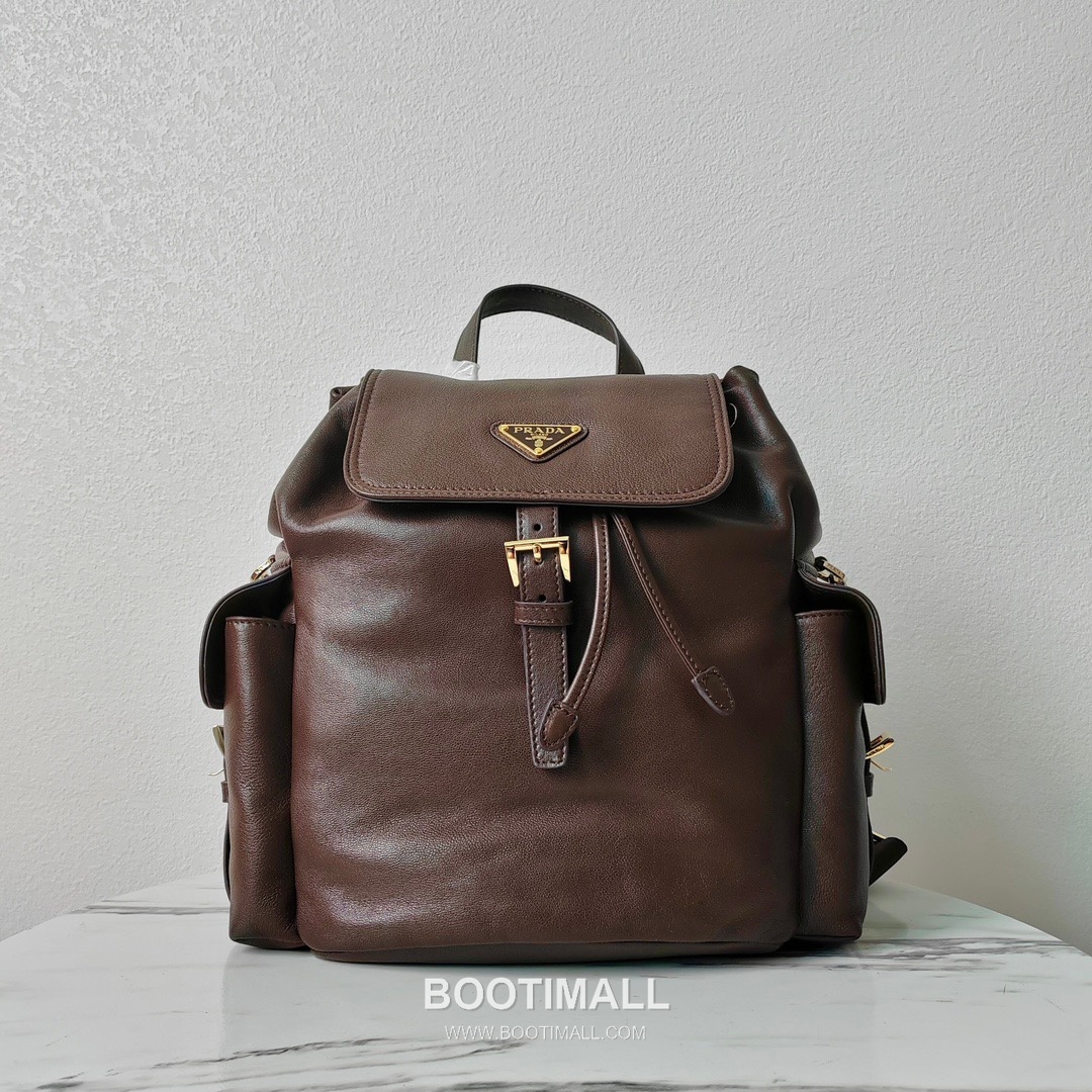 Prada Explore Lambskin Backpack with Flap Buckle Pocket Detail 프라다 익스플로어 램스킨 백팩 플랩버클 포켓 2VZ080 29cm 1