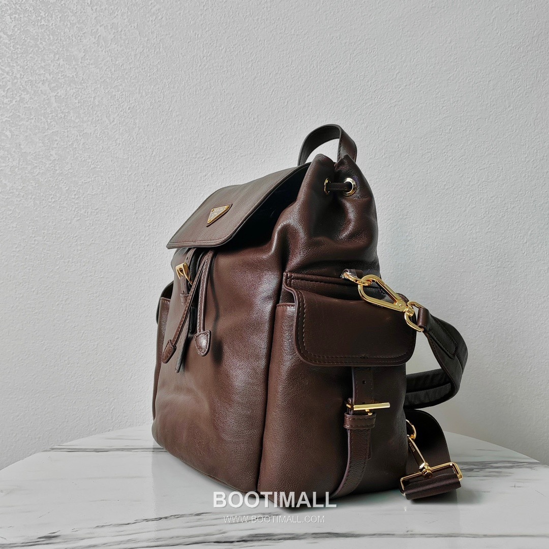 Prada Explore Lambskin Backpack with Flap Buckle Pocket Detail 프라다 익스플로어 램스킨 백팩 플랩버클 포켓 2VZ080 29cm 2