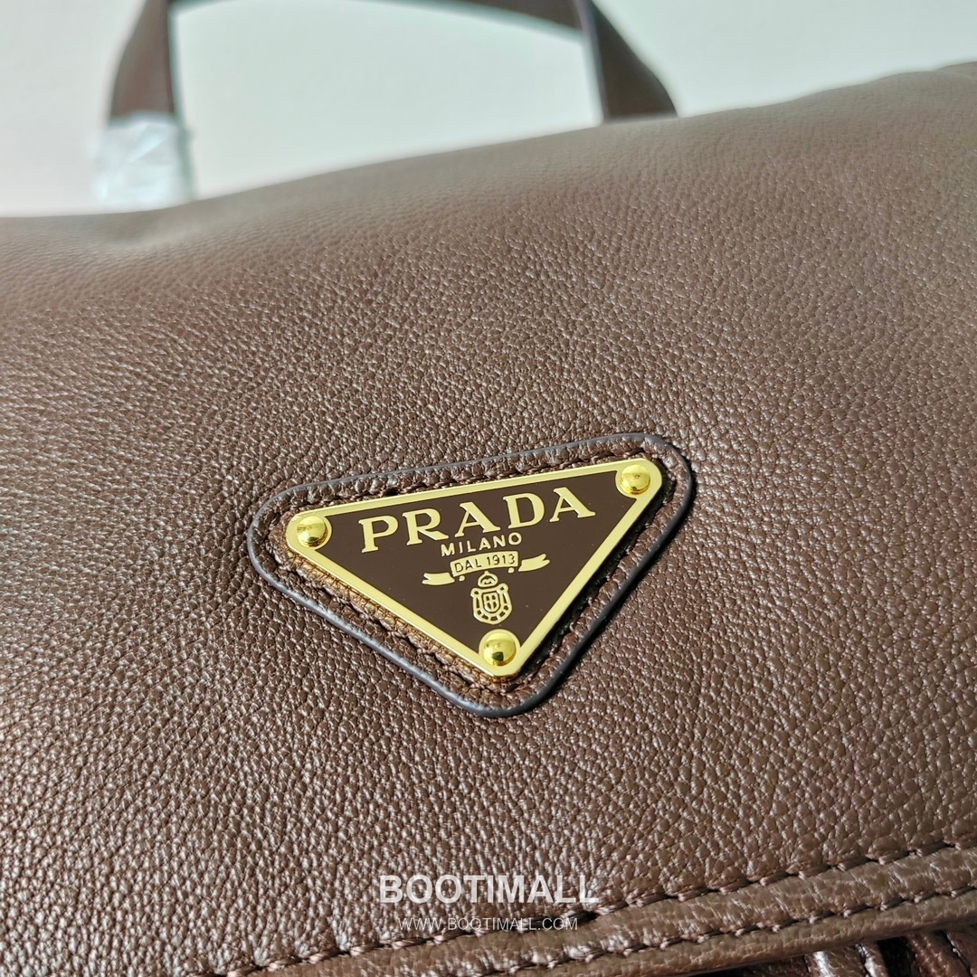 Prada Explore Lambskin Backpack with Flap Buckle Pocket Detail 프라다 익스플로어 램스킨 백팩 플랩버클 포켓 2VZ080 29cm 5