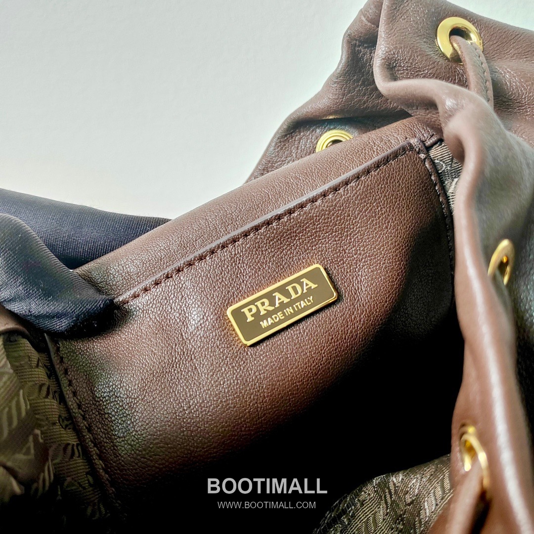 Prada Explore Lambskin Backpack with Flap Buckle Pocket Detail 프라다 익스플로어 램스킨 백팩 플랩버클 포켓 2VZ080 29cm 7