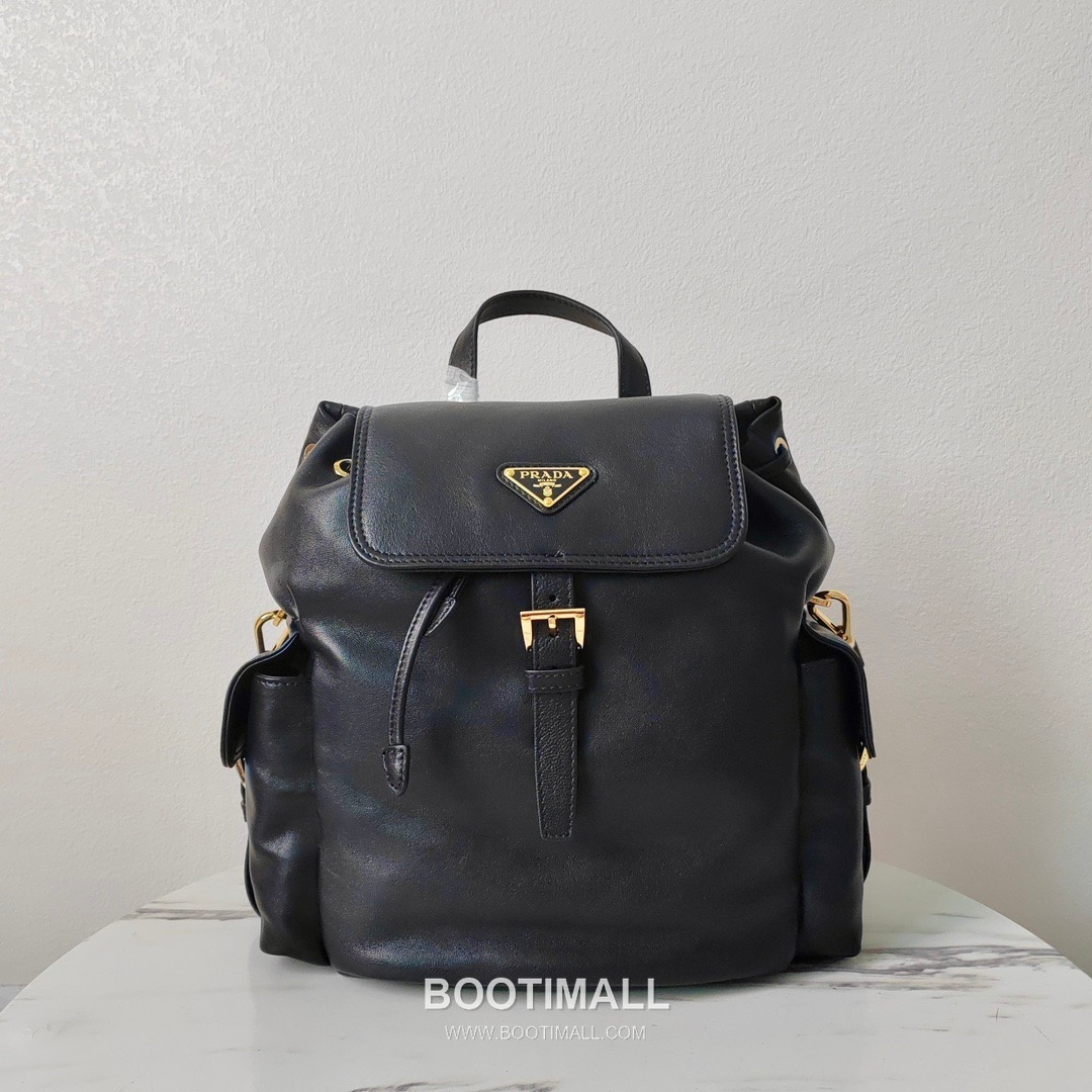 Prada Explore Lambskin Backpack with Flap Buckle Pocket Detail 프라다 익스플로어 램스킨 백팩 플랩버클 포켓 2VZ080 29cm 1