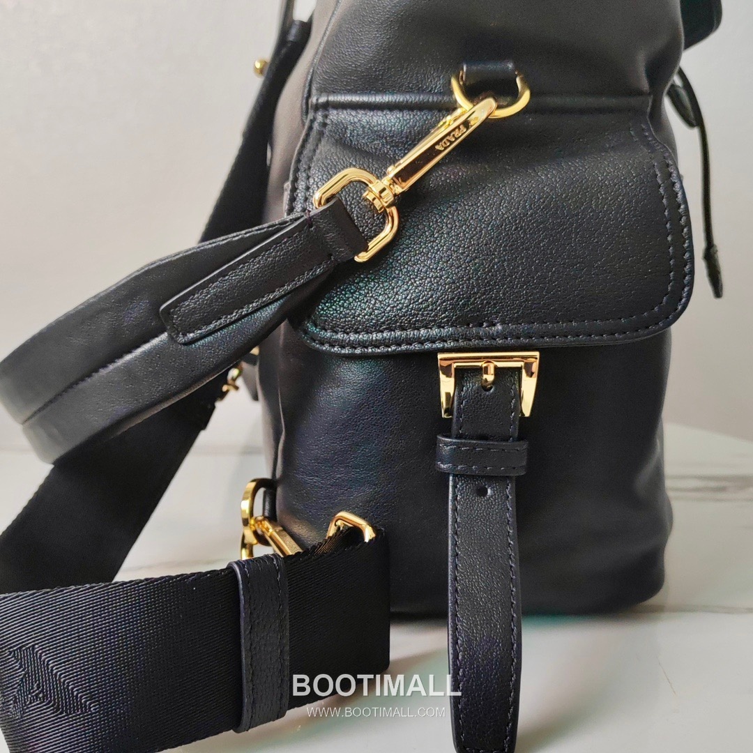 Prada Explore Lambskin Backpack with Flap Buckle Pocket Detail 프라다 익스플로어 램스킨 백팩 플랩버클 포켓 2VZ080 29cm 5