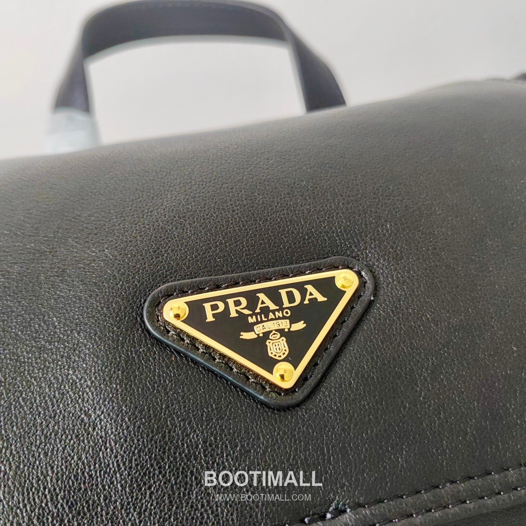 Prada Explore Lambskin Backpack with Flap Buckle Pocket Detail 프라다 익스플로어 램스킨 백팩 플랩버클 포켓 2VZ080 29cm 7
