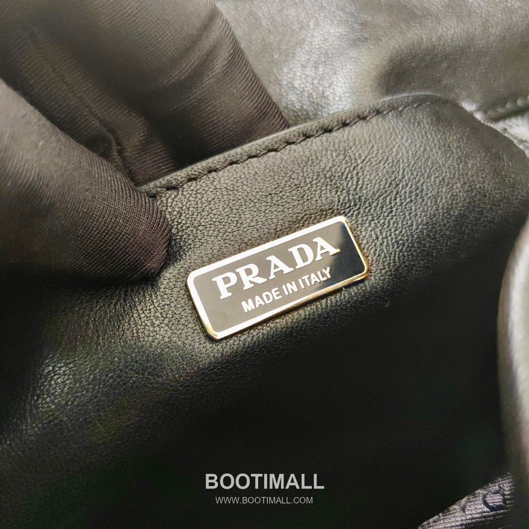 Prada Explore Lambskin Backpack with Flap Buckle Pocket Detail 프라다 익스플로어 램스킨 백팩 플랩버클 포켓 2VZ080 29cm 8