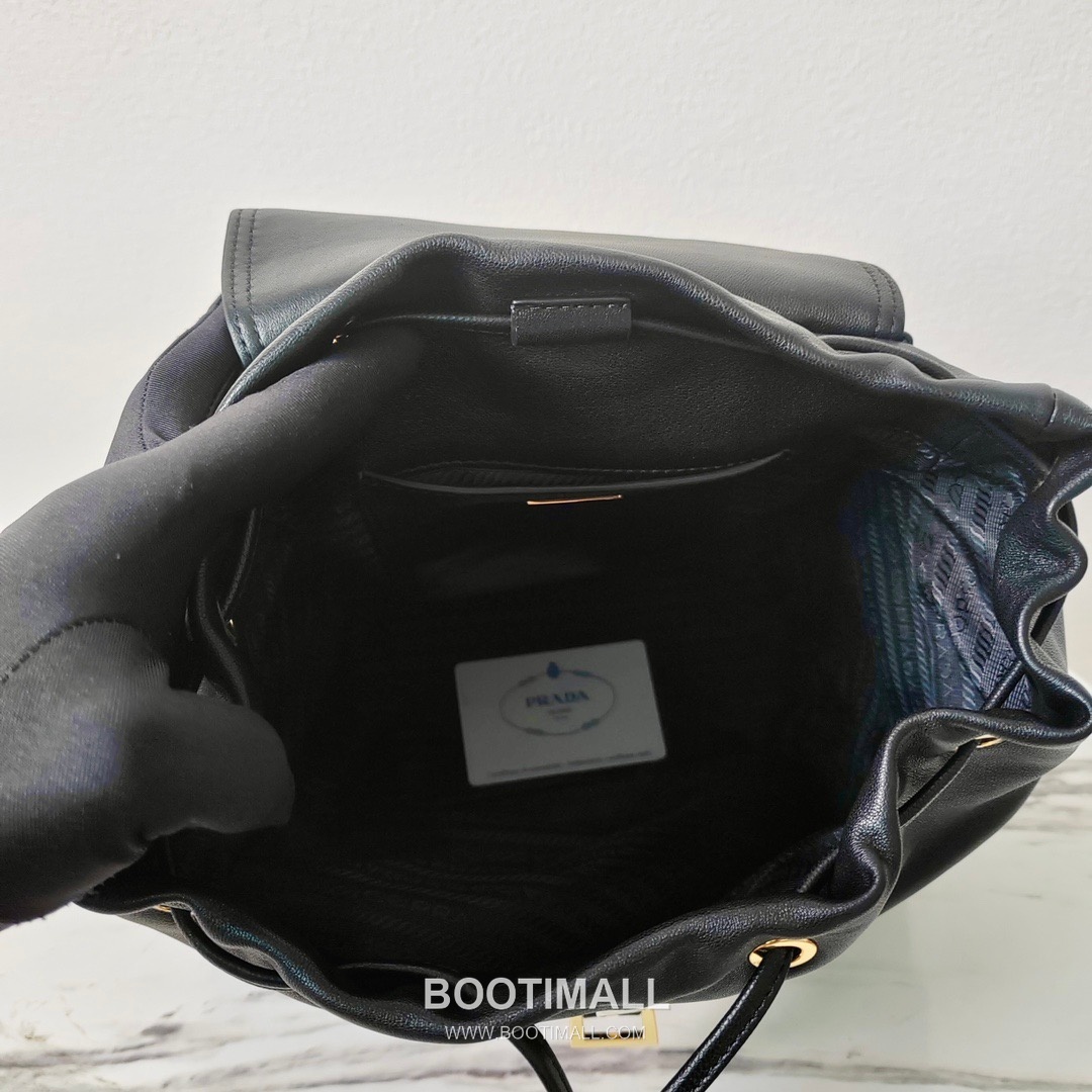 Prada Explore Lambskin Backpack with Flap Buckle Pocket Detail 프라다 익스플로어 램스킨 백팩 플랩버클 포켓 2VZ080 29cm 9