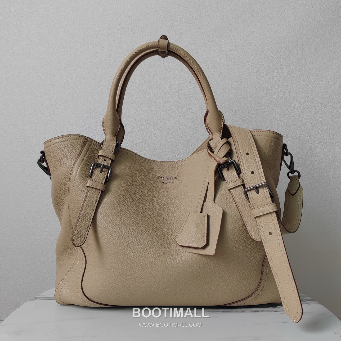 Prada Textured Calfskin Tote Bag with Embossed Logo Strap Detail 프라다 텍스처드 카프스킨 토트백 엠보싱로고 스트랩 1BG602 38cm 1