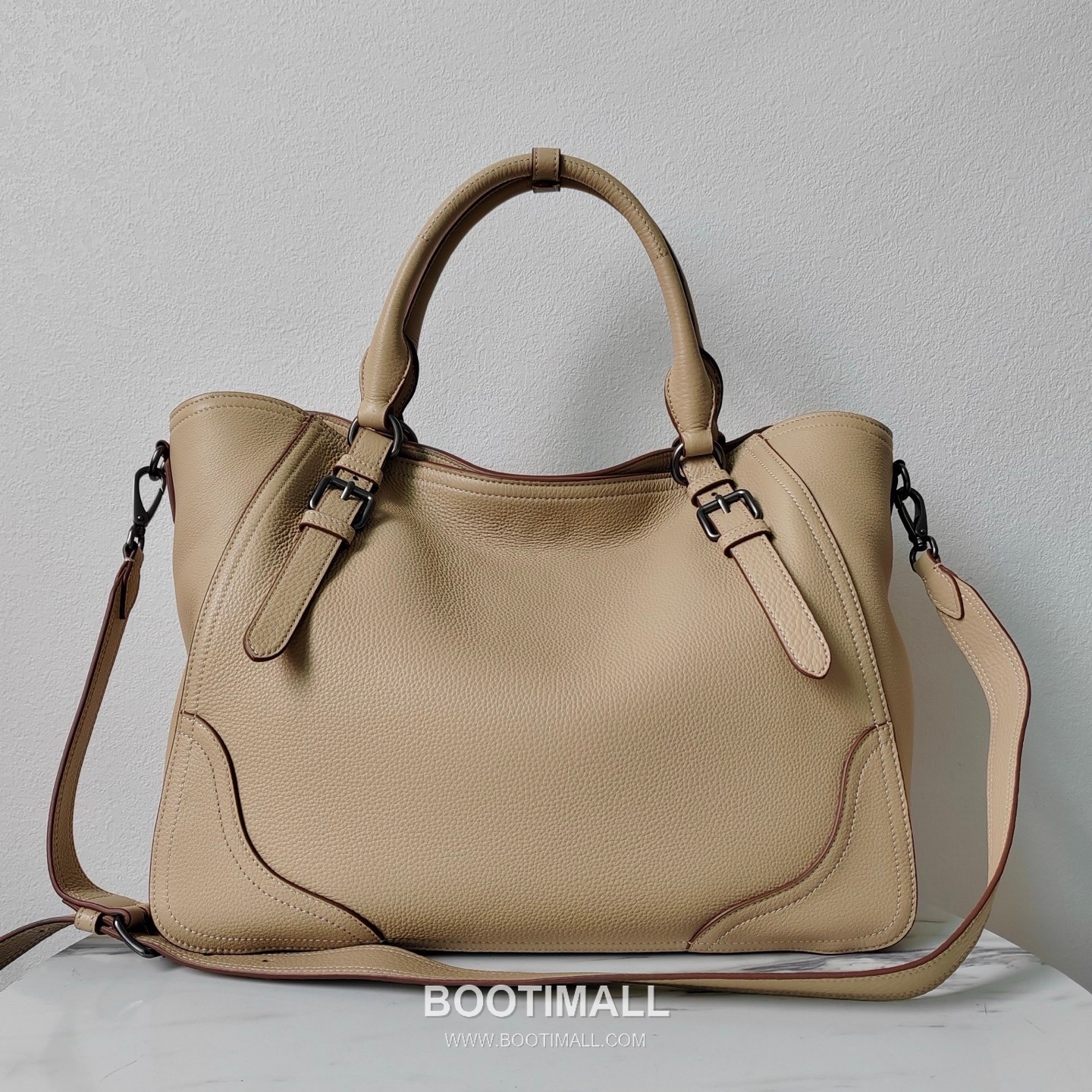 Prada Textured Calfskin Tote Bag with Embossed Logo Strap Detail 프라다 텍스처드 카프스킨 토트백 엠보싱로고 스트랩 1BG602 38cm 2