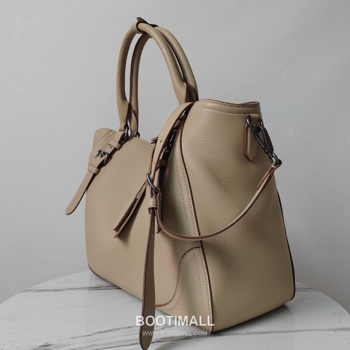 Prada Textured Calfskin Tote Bag with Embossed Logo Strap Detail 프라다 텍스처드 카프스킨 토트백 엠보싱로고 스트랩 1BG602 38cm 3