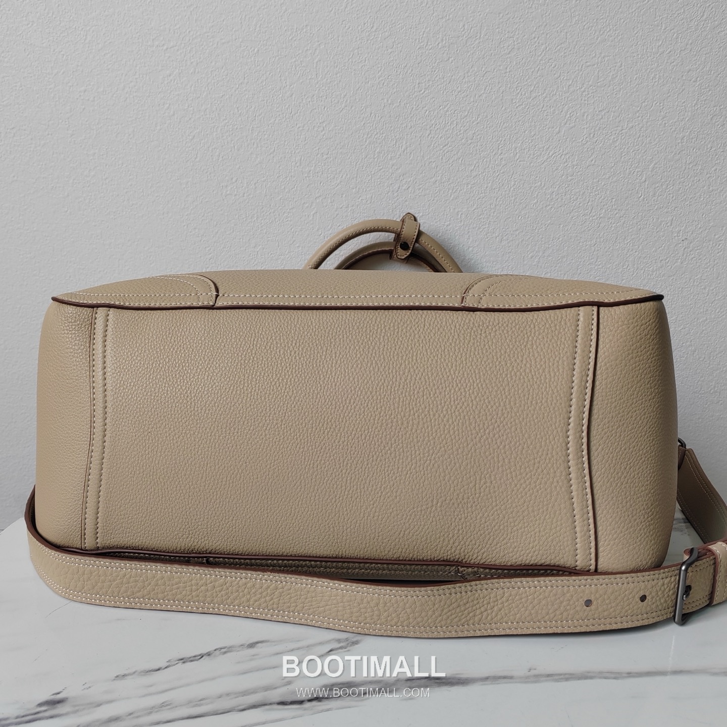 Prada Textured Calfskin Tote Bag with Embossed Logo Strap Detail 프라다 텍스처드 카프스킨 토트백 엠보싱로고 스트랩 1BG602 38cm 4