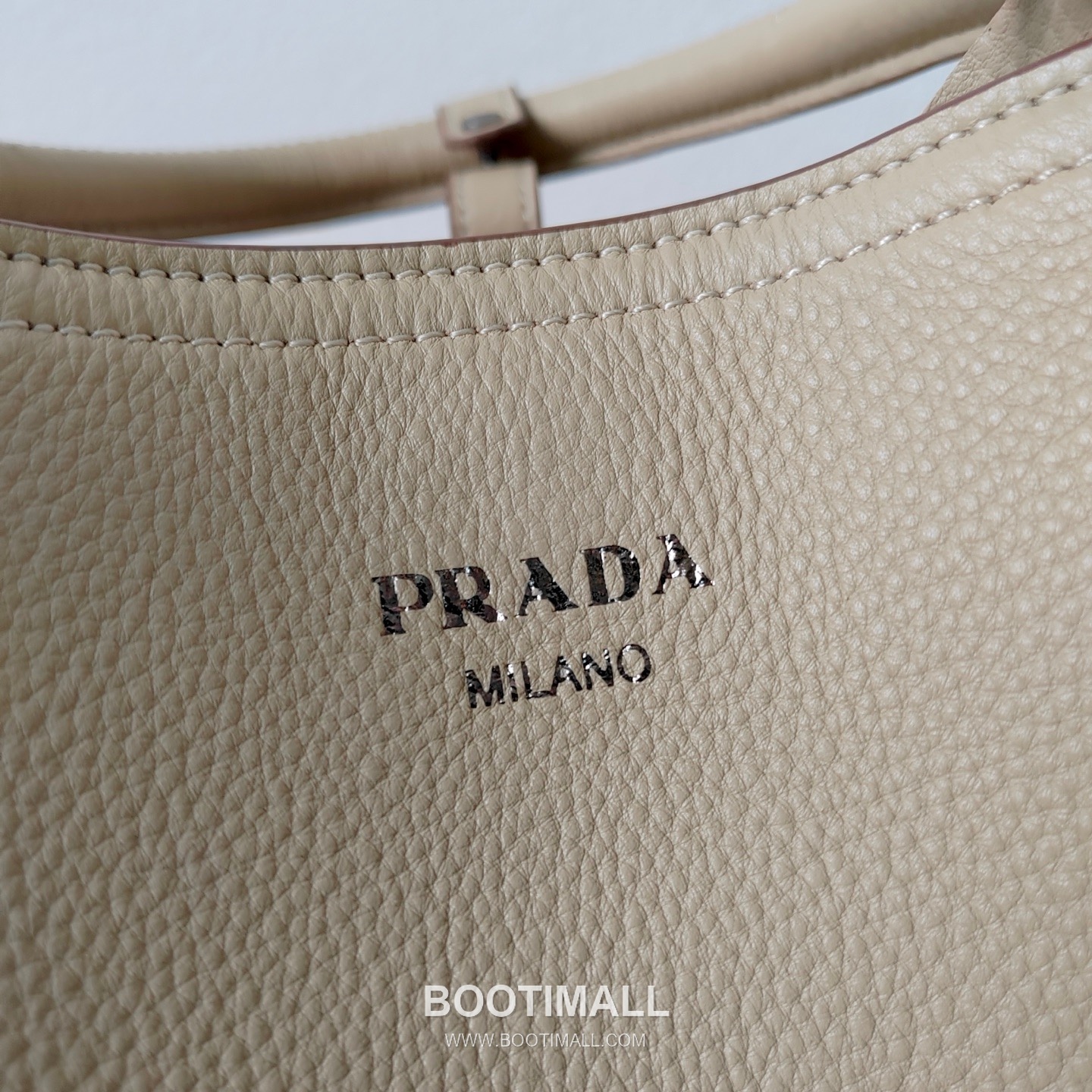 Prada Textured Calfskin Tote Bag with Embossed Logo Strap Detail 프라다 텍스처드 카프스킨 토트백 엠보싱로고 스트랩 1BG602 38cm 5