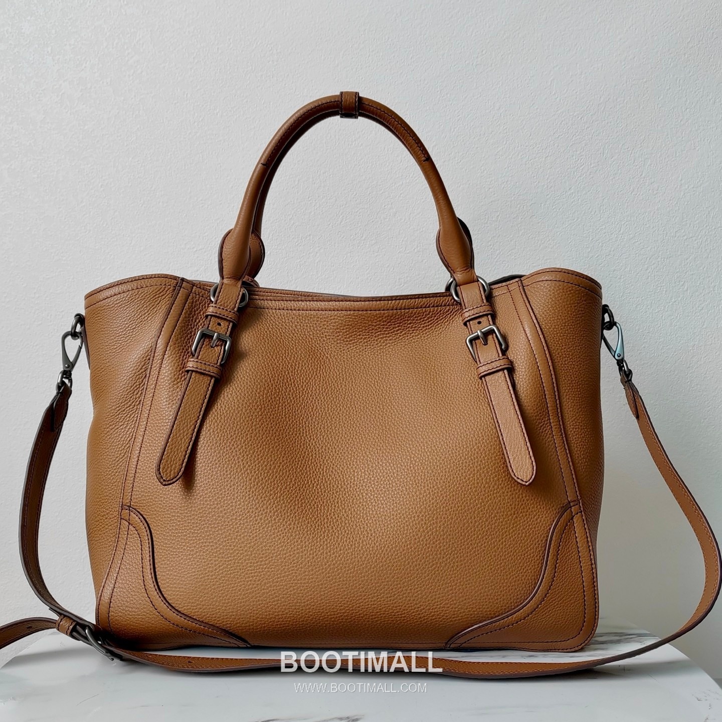 Prada Textured Calfskin Tote Bag with Embossed Logo Strap Detail 프라다 텍스처드 카프스킨 토트백 엠보싱로고 스트랩 1BG602 38cm 2