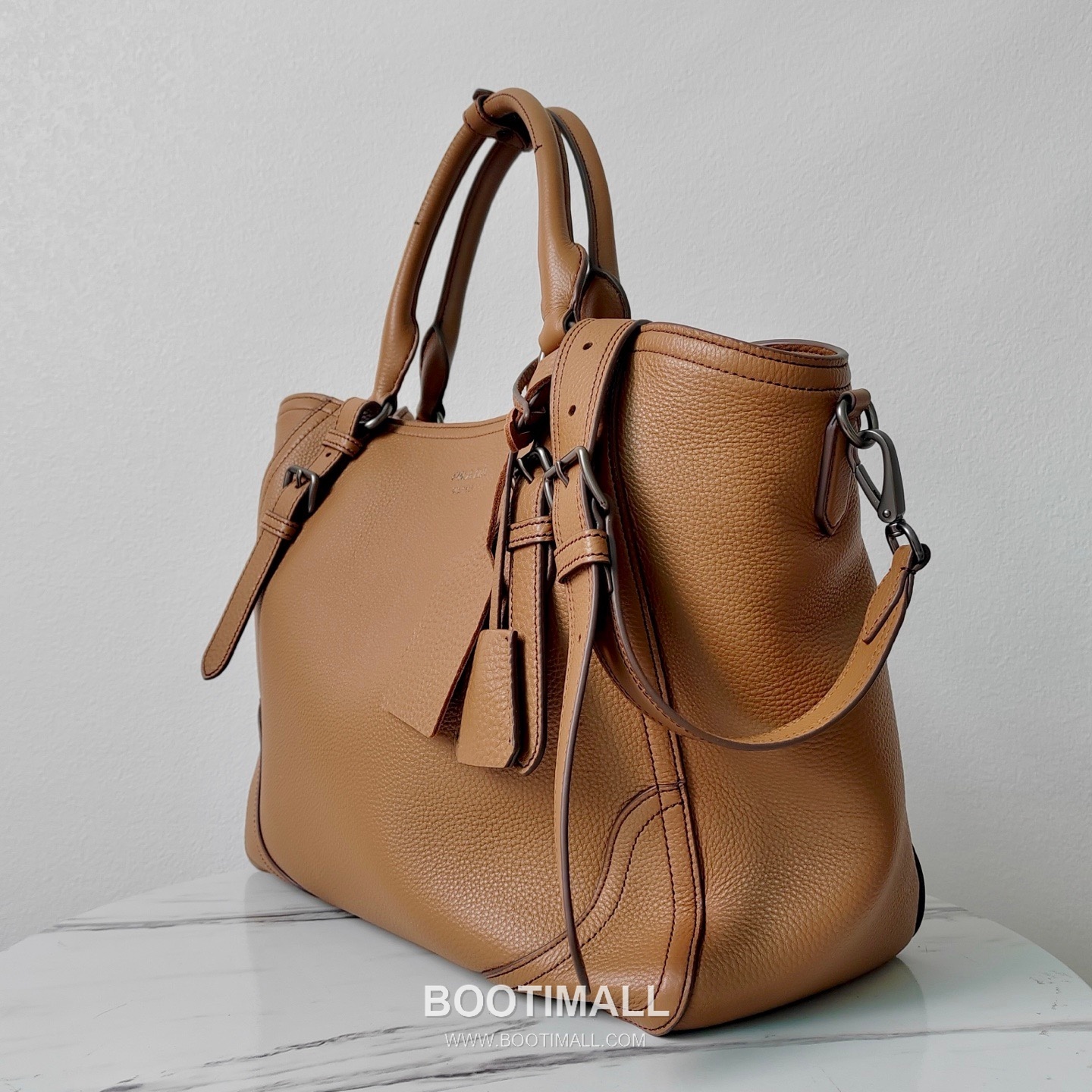 Prada Textured Calfskin Tote Bag with Embossed Logo Strap Detail 프라다 텍스처드 카프스킨 토트백 엠보싱로고 스트랩 1BG602 38cm 3