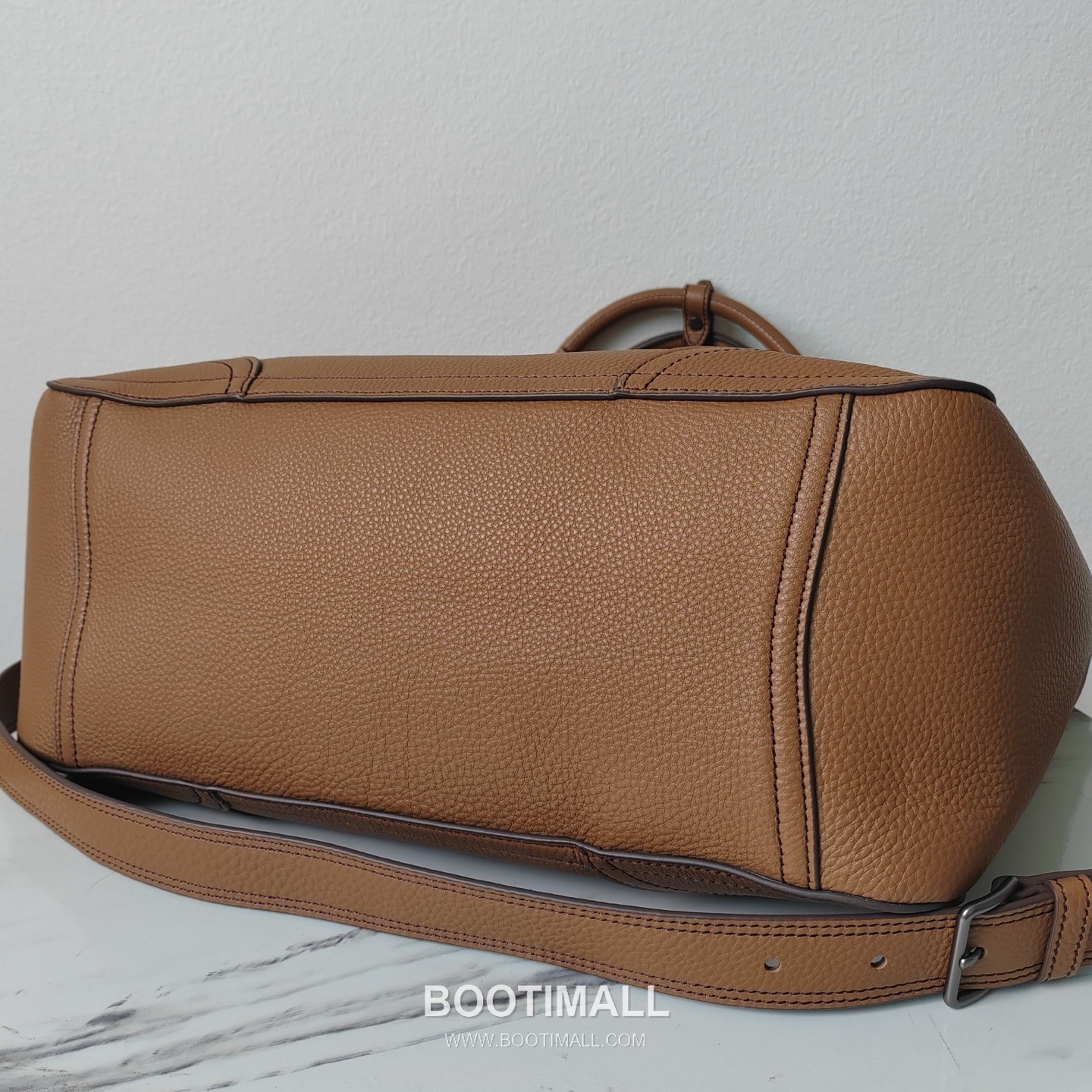 Prada Textured Calfskin Tote Bag with Embossed Logo Strap Detail 프라다 텍스처드 카프스킨 토트백 엠보싱로고 스트랩 1BG602 38cm 4