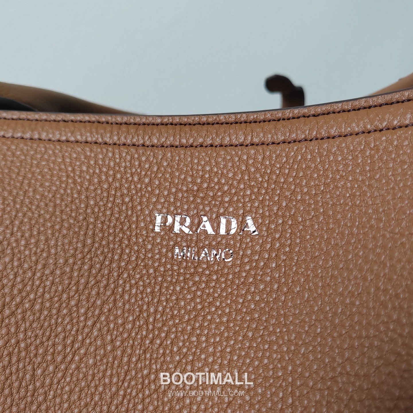 Prada Textured Calfskin Tote Bag with Embossed Logo Strap Detail 프라다 텍스처드 카프스킨 토트백 엠보싱로고 스트랩 1BG602 38cm 6
