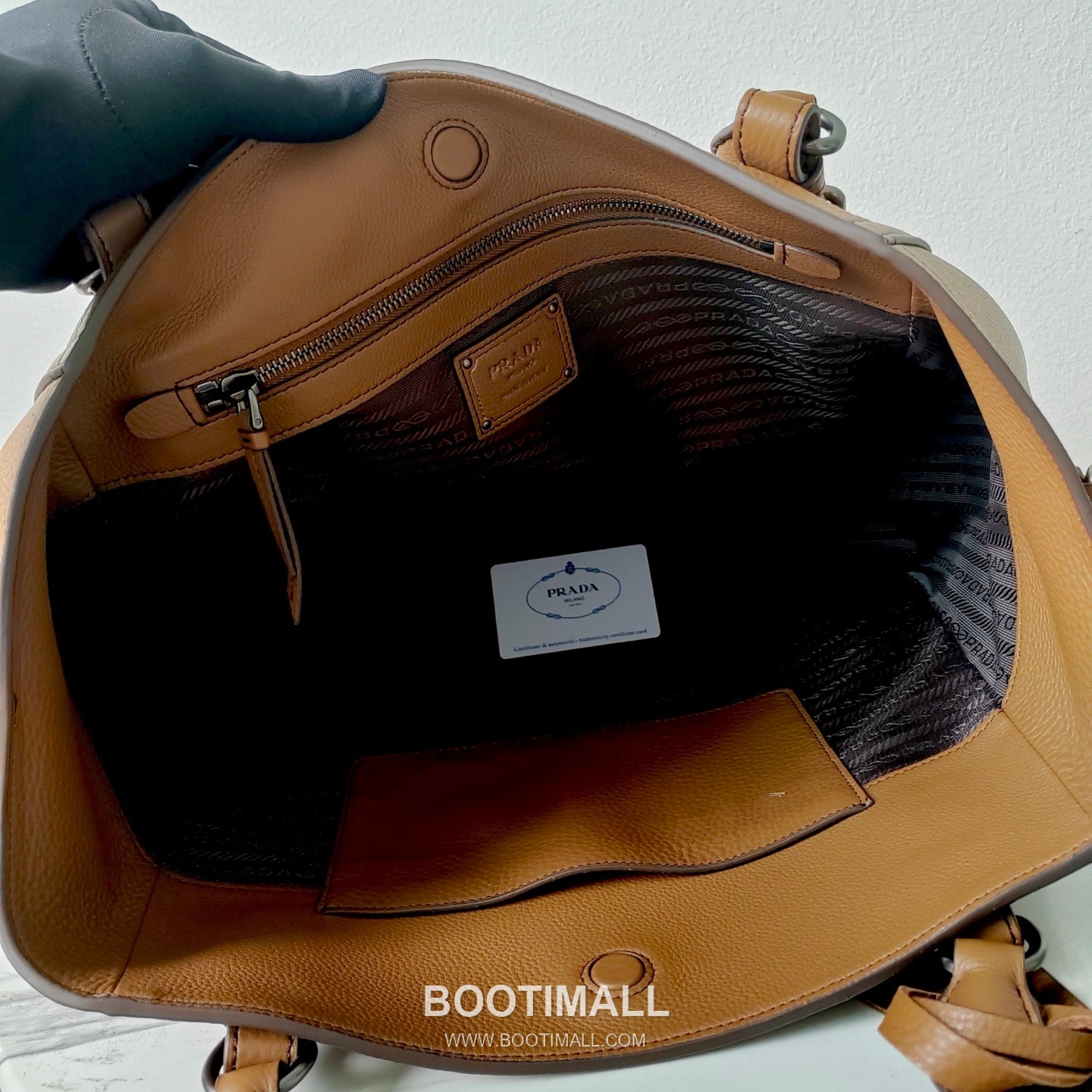 Prada Textured Calfskin Tote Bag with Embossed Logo Strap Detail 프라다 텍스처드 카프스킨 토트백 엠보싱로고 스트랩 1BG602 38cm 9