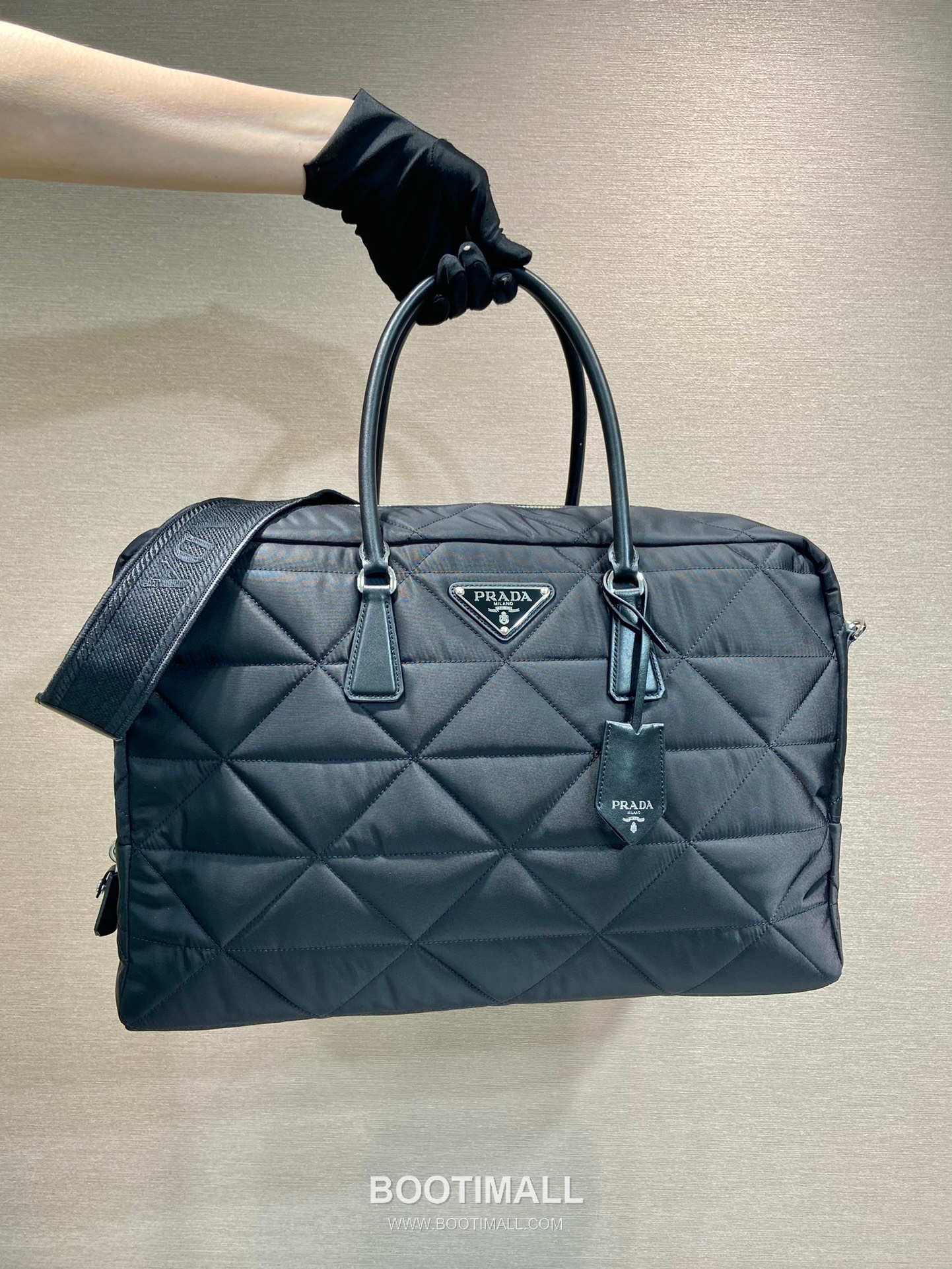 Prada Re-Nylon Travel Duffle Bag with Leather Handle Triangle Logo Detail 프라다 리나일론 레더 핸들 트라이앵글 로고 더플백 2VA009 45cm 1