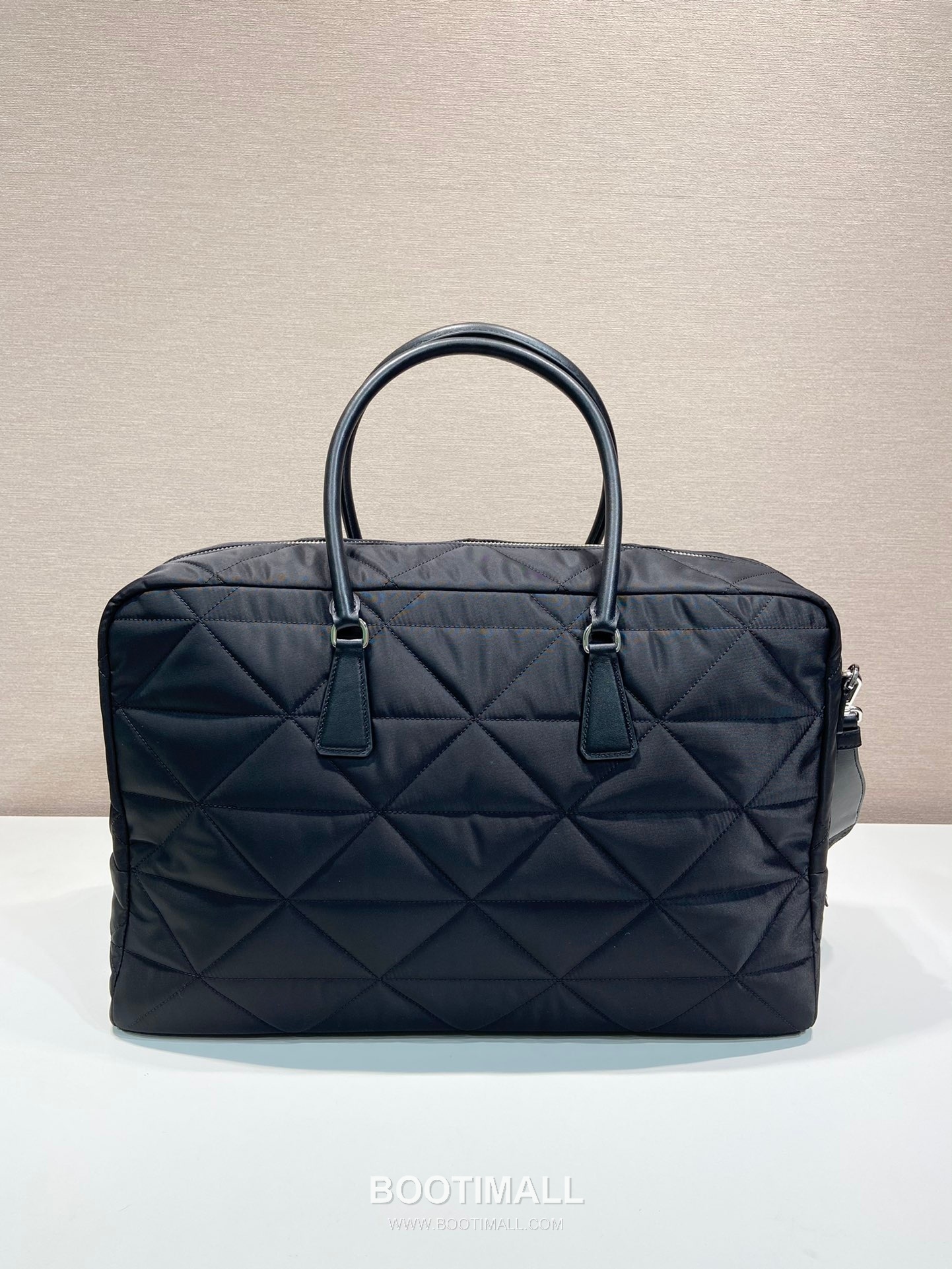 Prada Re-Nylon Travel Duffle Bag with Leather Handle Triangle Logo Detail 프라다 리나일론 레더 핸들 트라이앵글 로고 더플백 2VA009 45cm 5