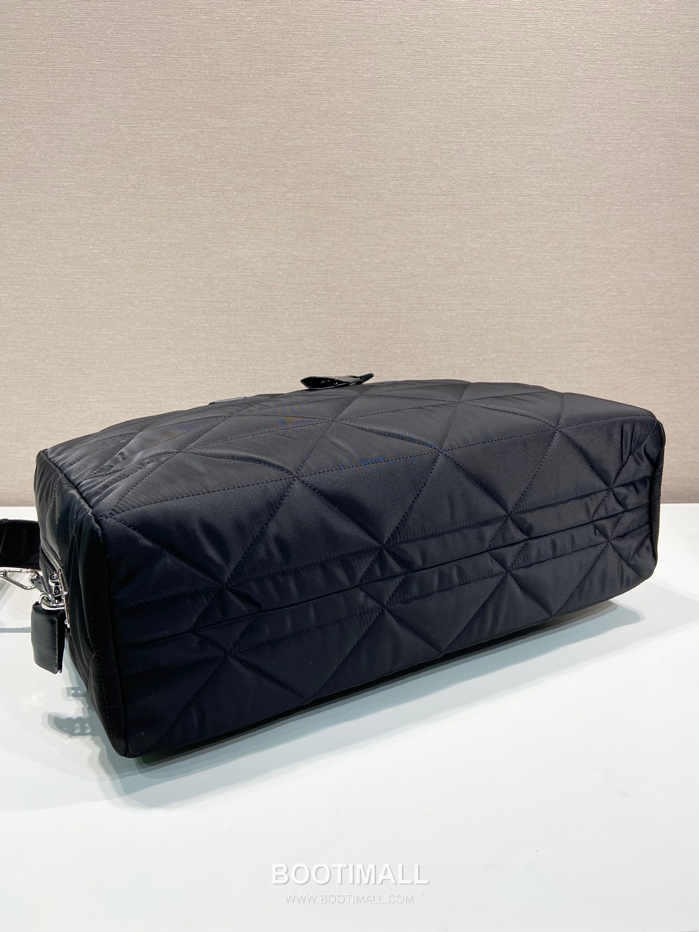 Prada Re-Nylon Travel Duffle Bag with Leather Handle Triangle Logo Detail 프라다 리나일론 레더 핸들 트라이앵글 로고 더플백 2VA009 45cm 8